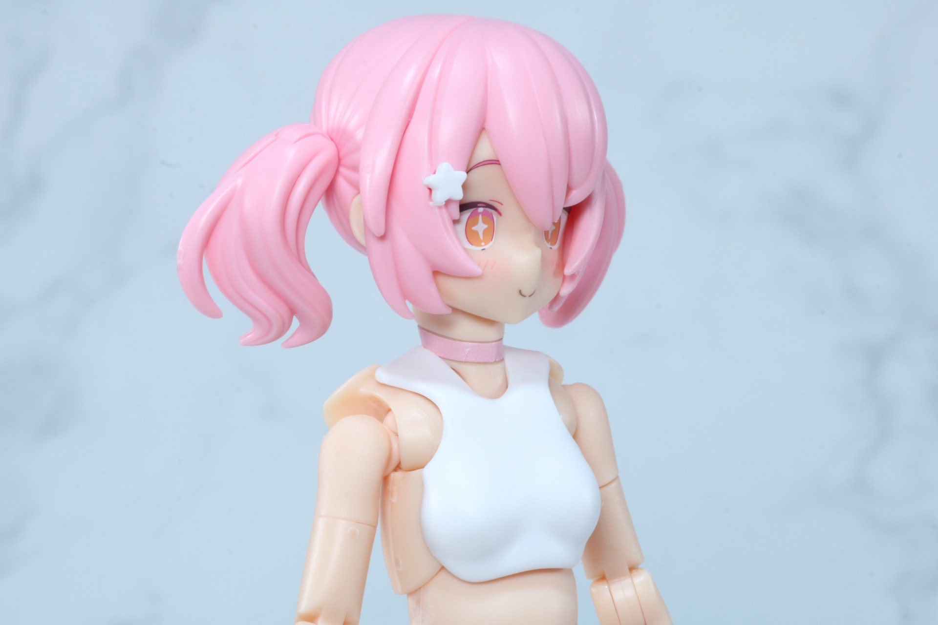 シンプルなトレーニングウェアのようなデザイン