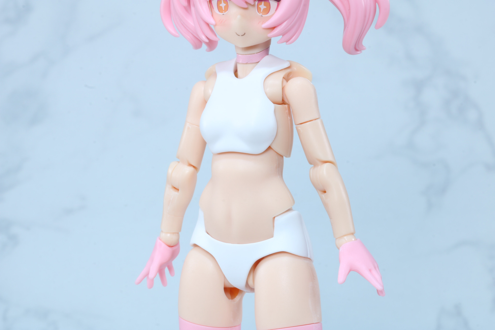 シンプルなトレーニングウェアのようなデザイン