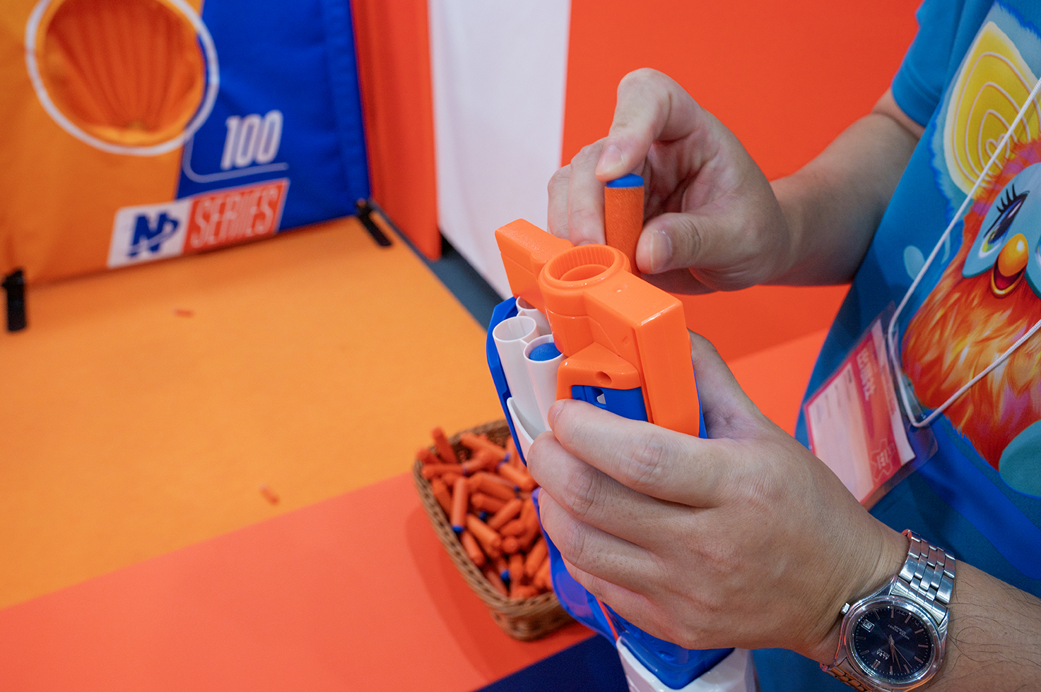 アジリティの装填は、弾倉部分を回転させながら先こめしてゆく。パーカッションリボルバー（昔の先込め式リボルバー）を彷彿とさせる