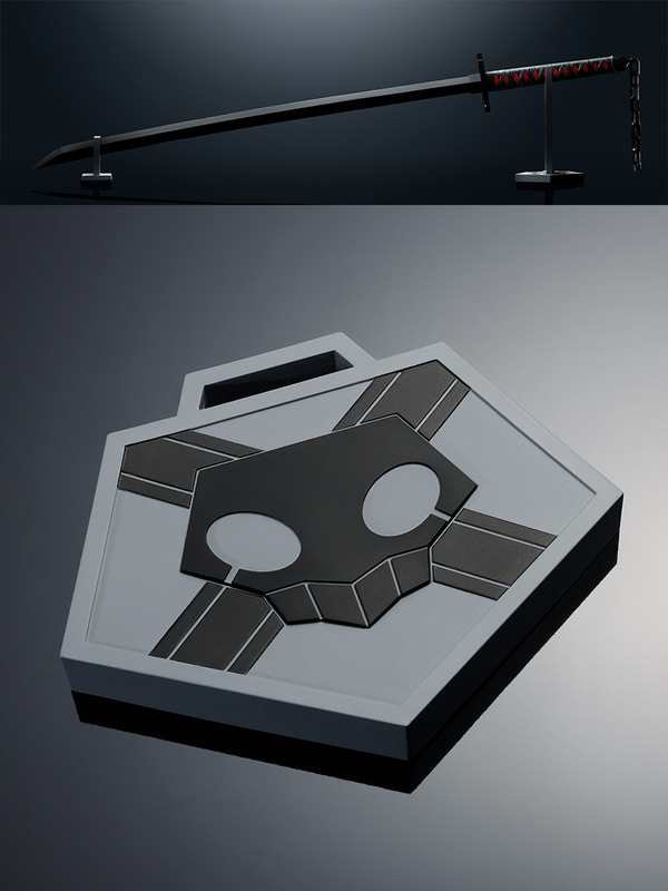 今回の為にデザインされた「死神代行証」モチーフの専用台座が付属。台座を組み替えて「死神代行証」を再現することができる