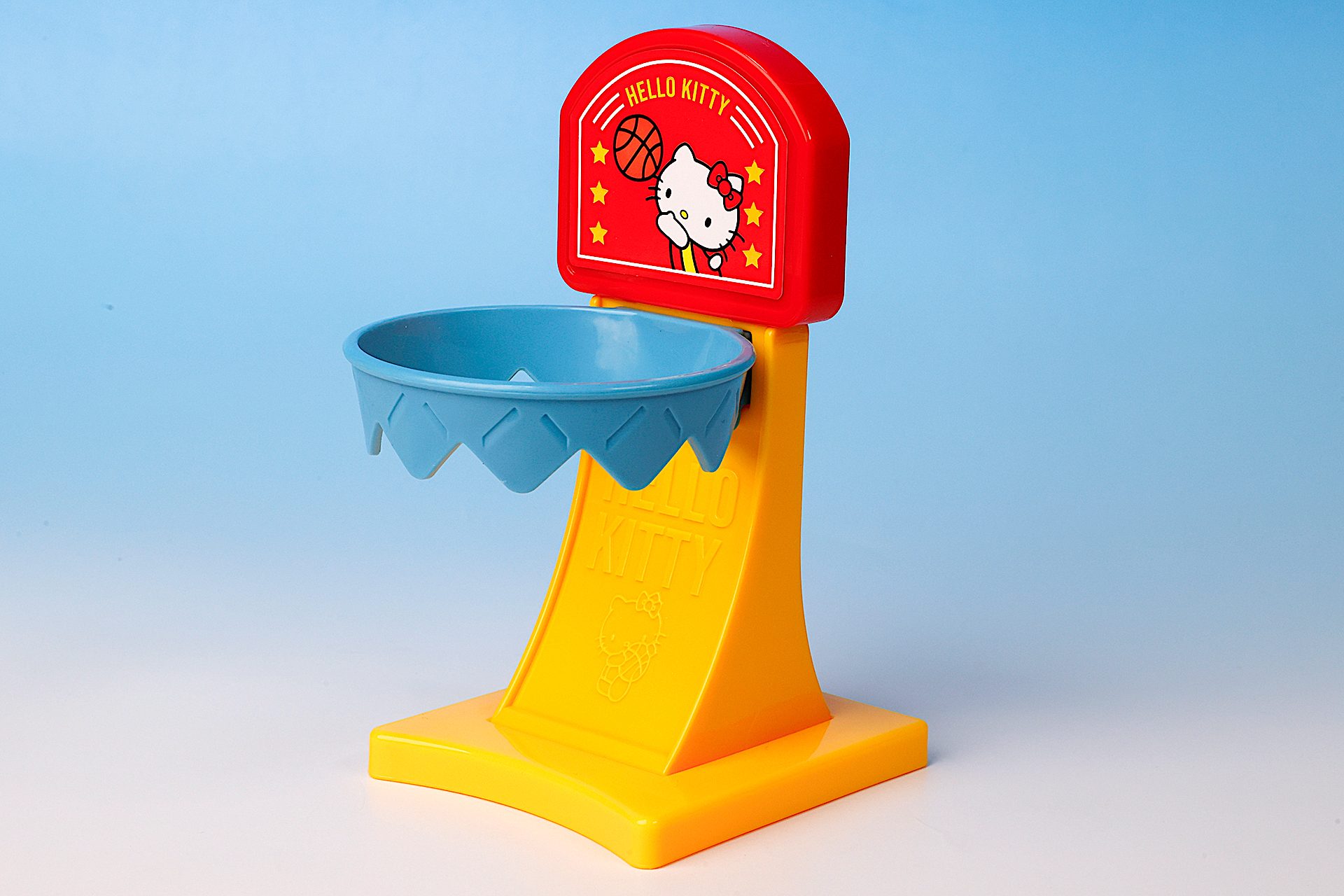 赤と青、黄色の3色の色合いがキュートだ