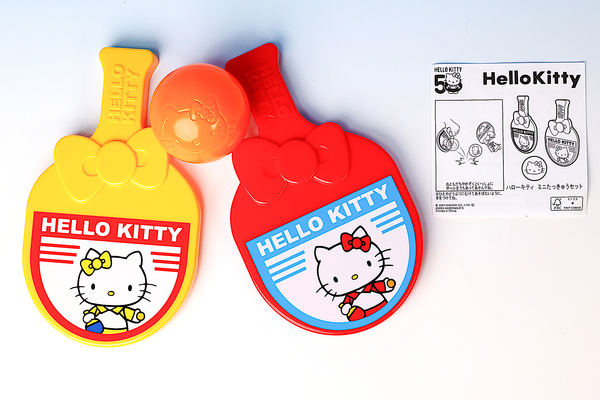 こちらが「ハローキティ ミニたっきゅうセット」のおもちゃ袋の中身