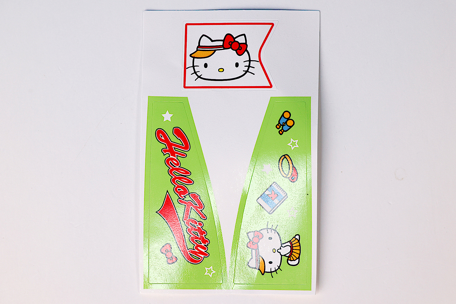 付属のシール。貼る場所はとくに指定されていないが、ゴール用だ