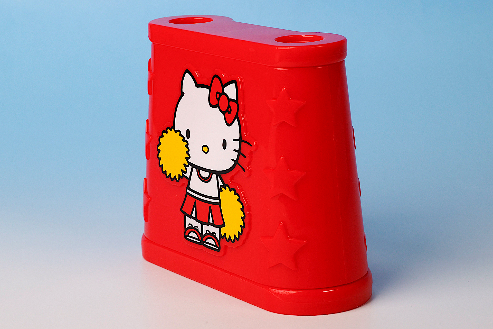 キティの横には星マークも描かれている