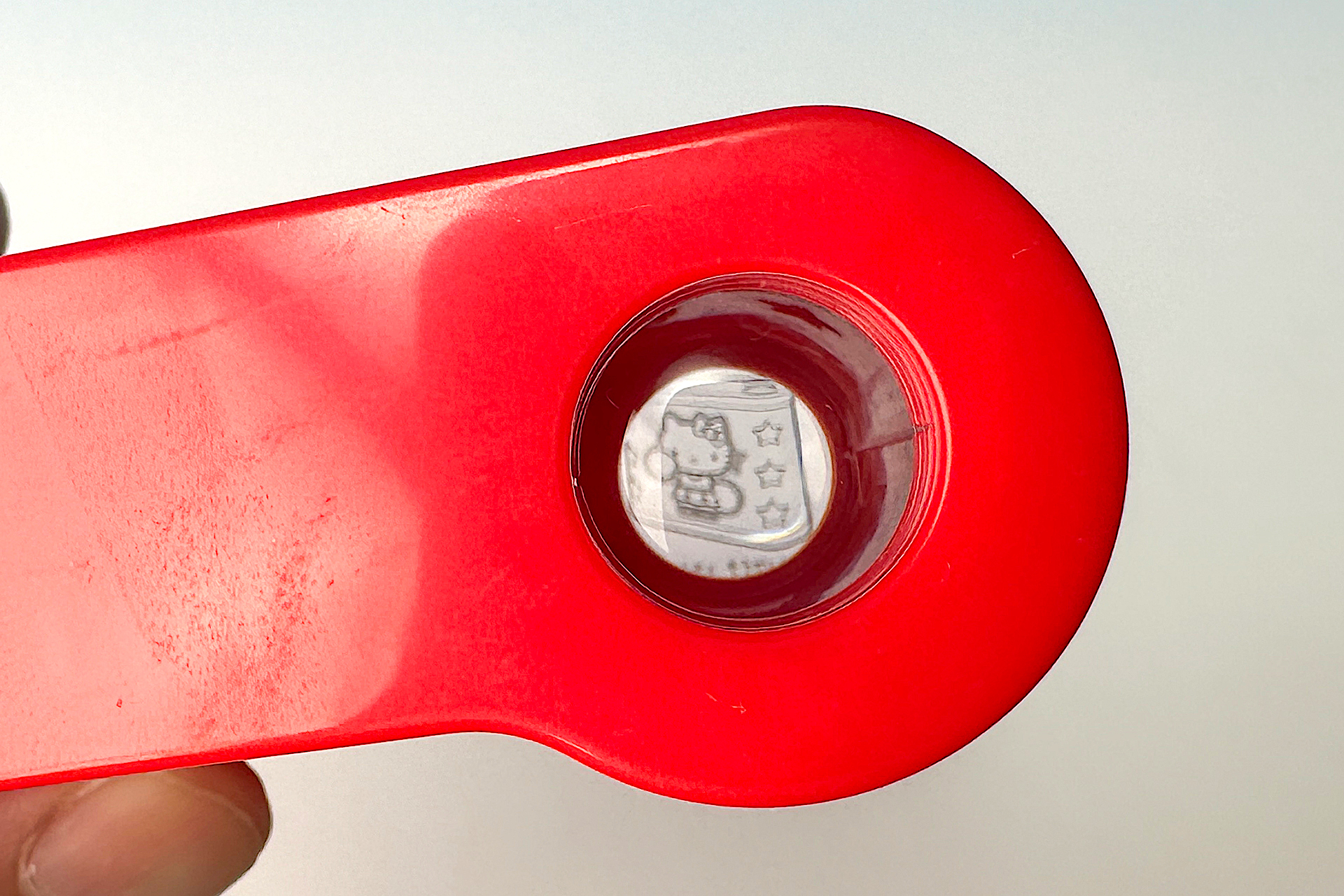 身の回りのものがどれぐらい大きく見えるか確かめてみよう