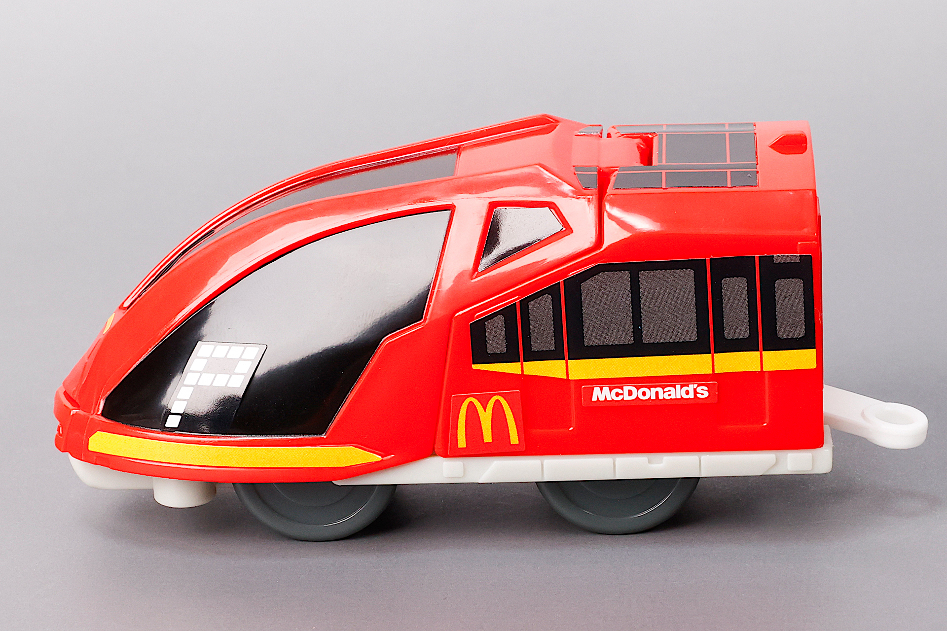 マクドナルドのロゴマークもしっかり付けられている