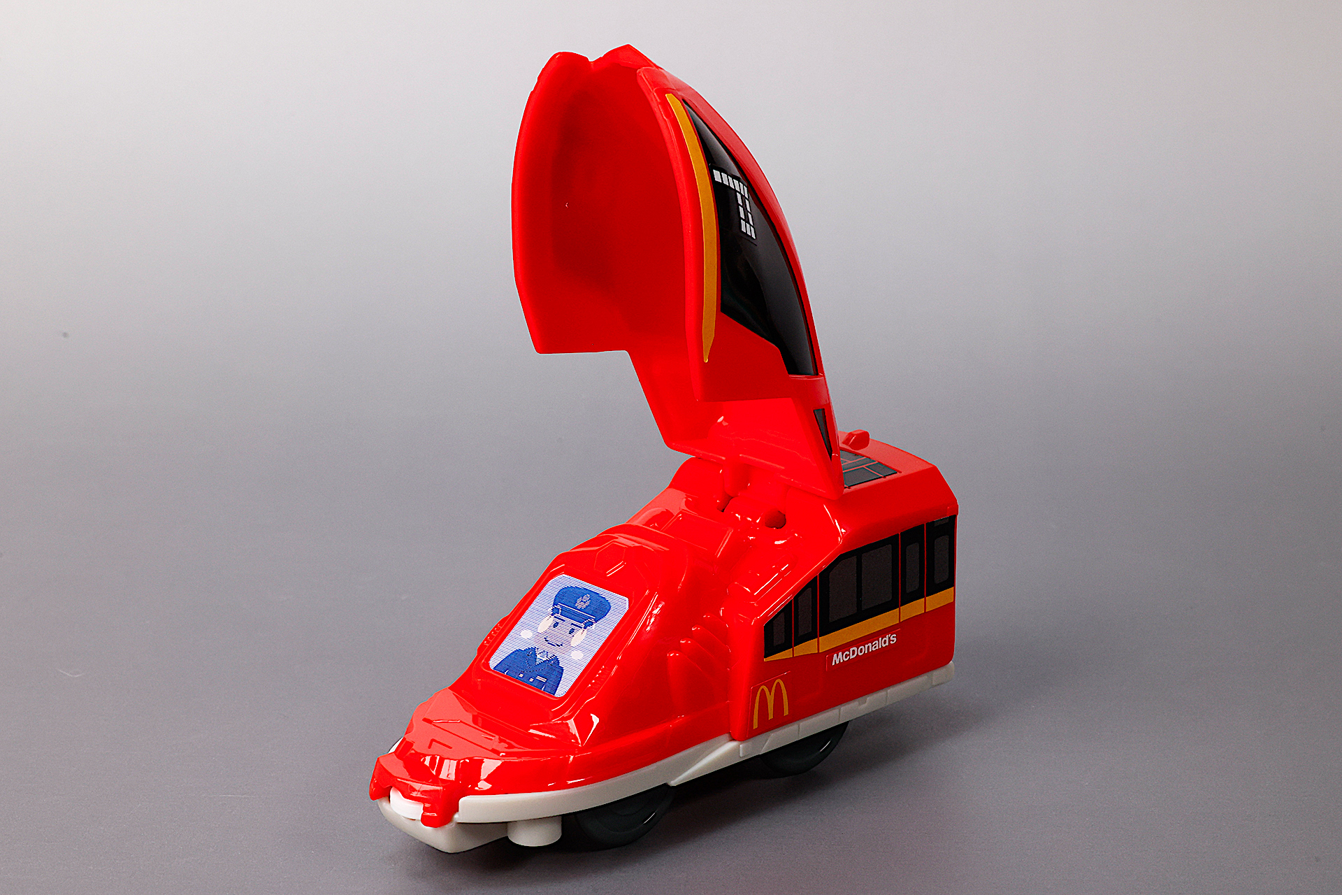 前面側は大きく開く仕組みになっている