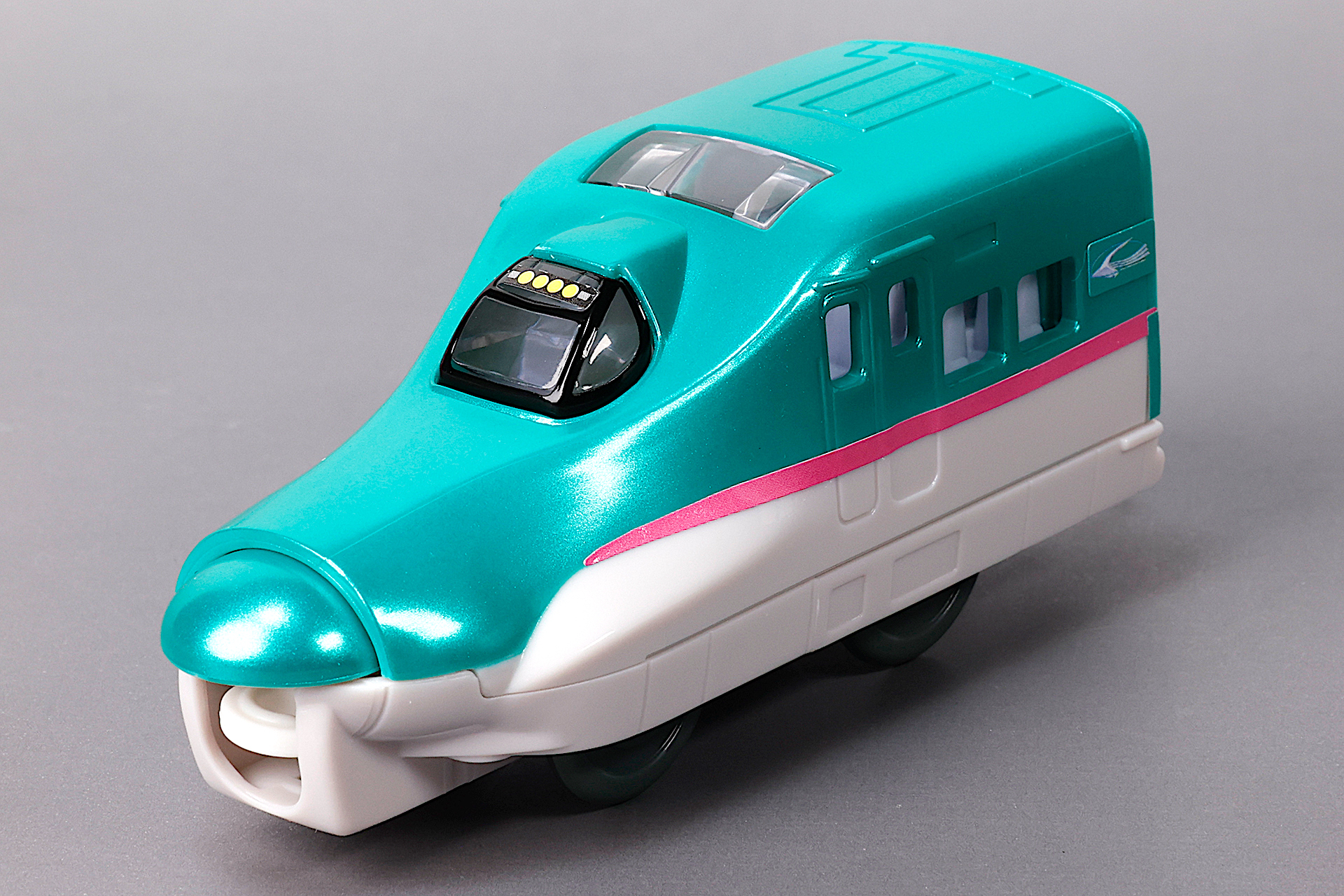 尖ったロングノースもそのままだ