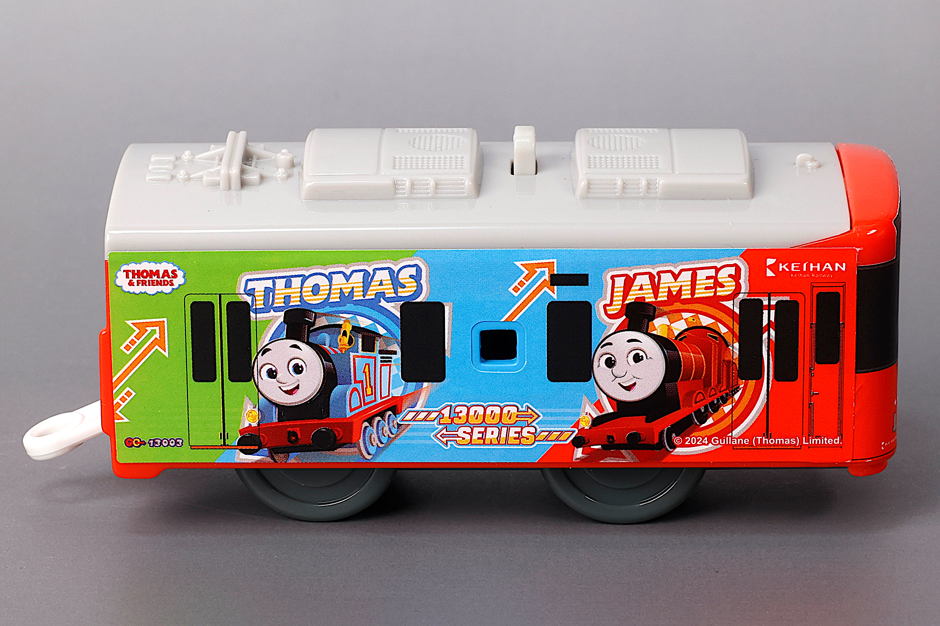 反対側の側面には別のキャラクターが描かれている