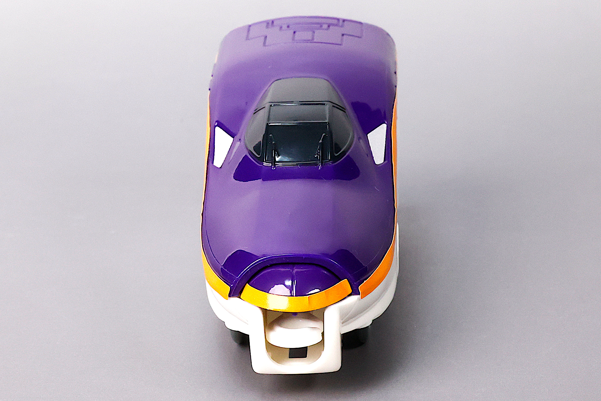 最新鋭の新幹線らしい美しいフォルムだ