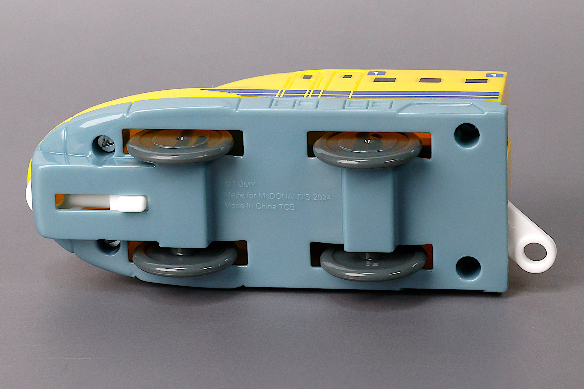 底面にはレバーが設置されている