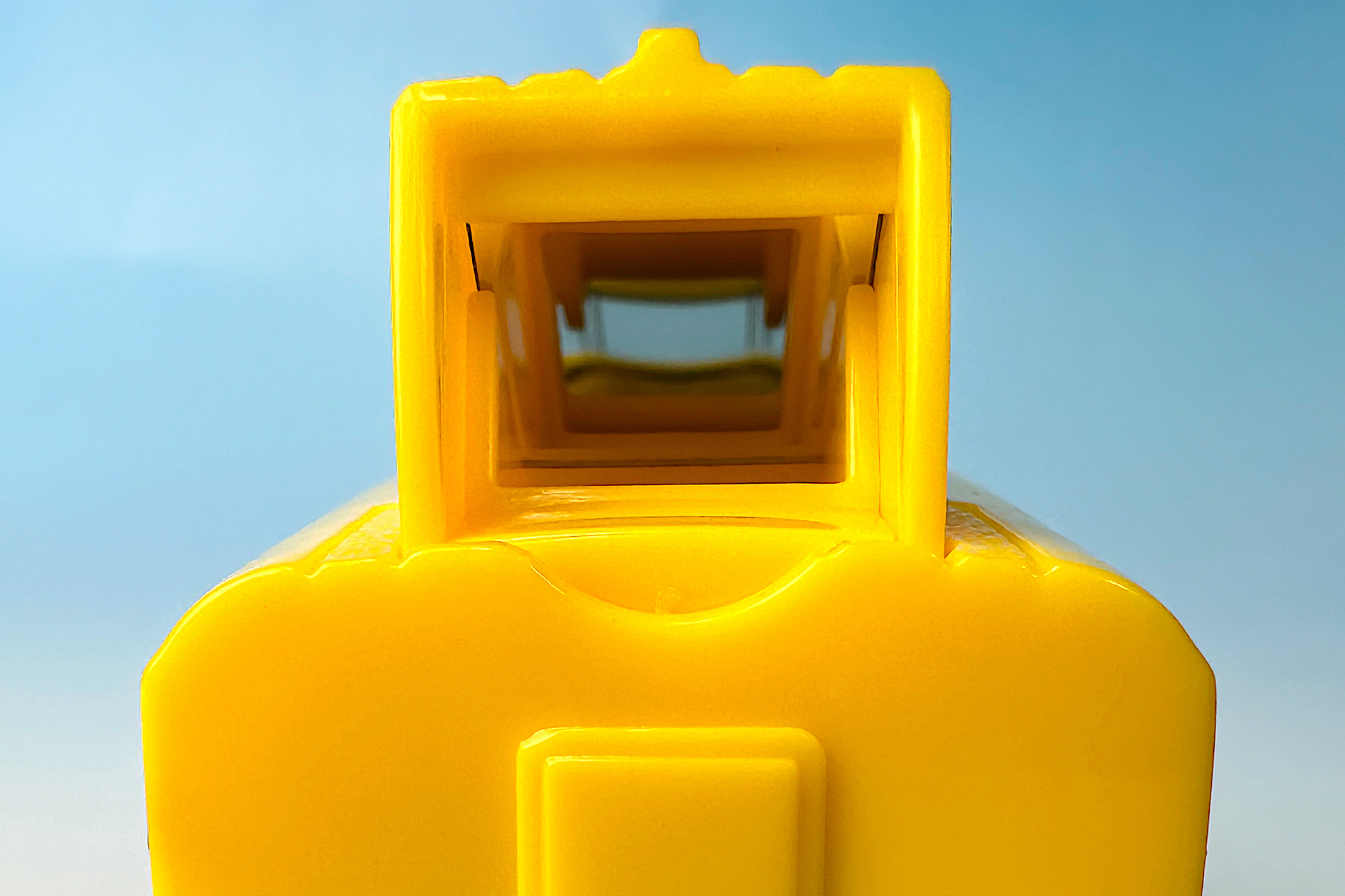 中をのぞくと、運転席からの景色が見える