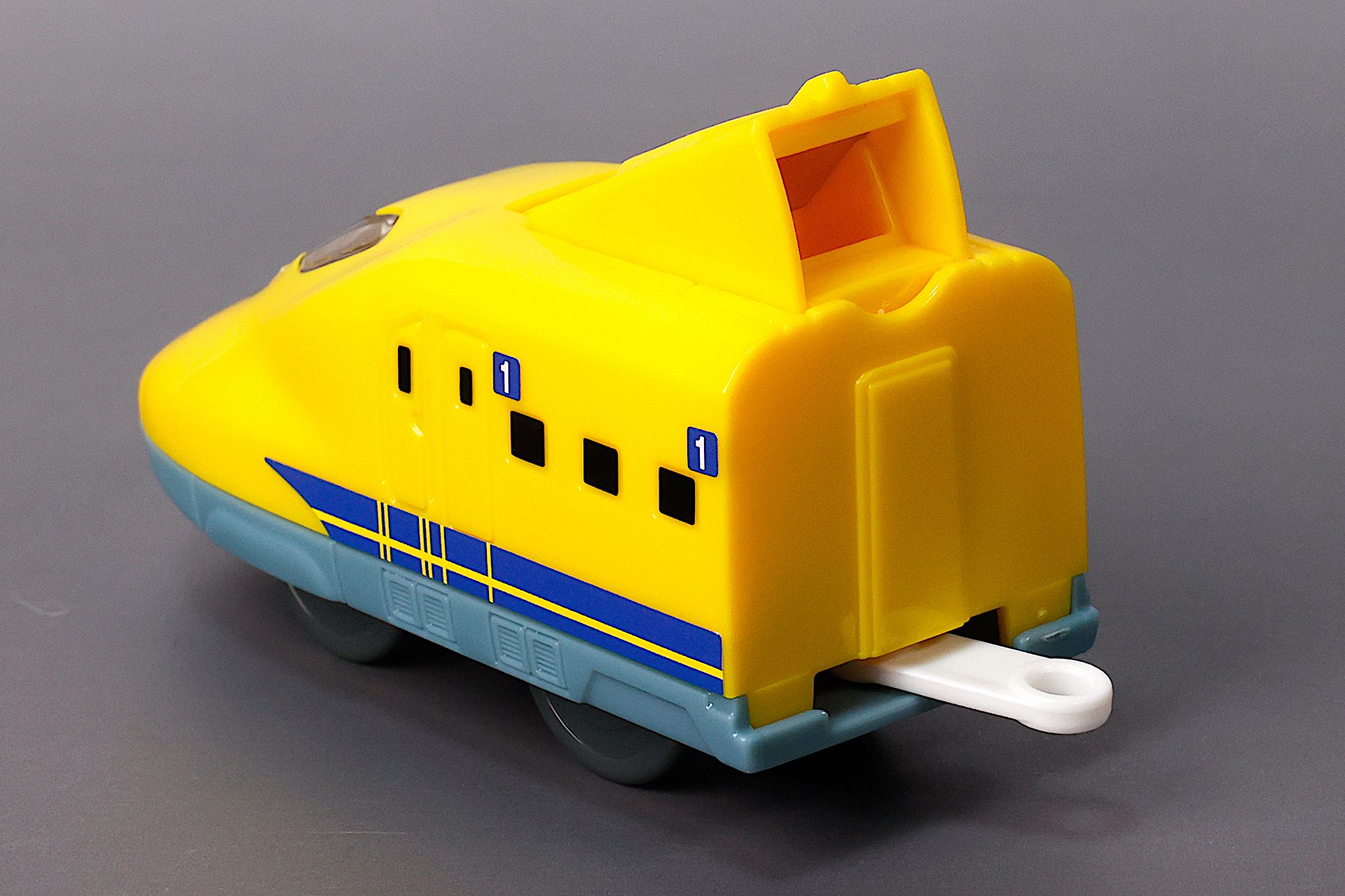 屋根の後部はせり出す仕組みになっている