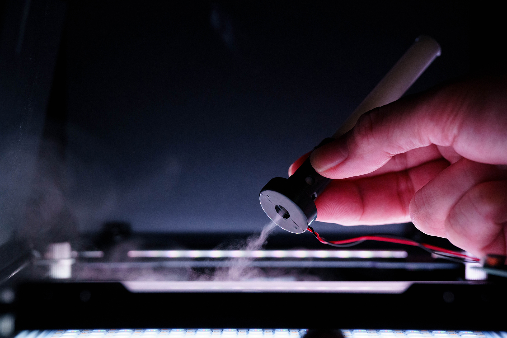 「USB給電式霧発生モジュール」は超音波によって水を細かく振動させ霧状に噴霧する