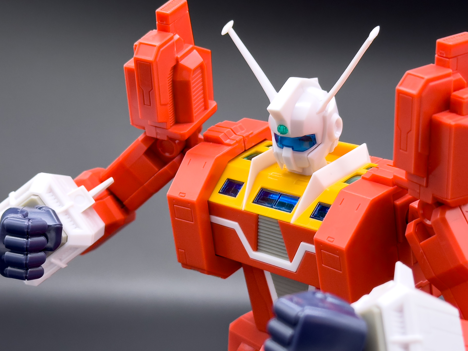 アニメカラーver.では色分け成型済のスナップキットでアニメの「イデオン」の姿を忠実に再現できる