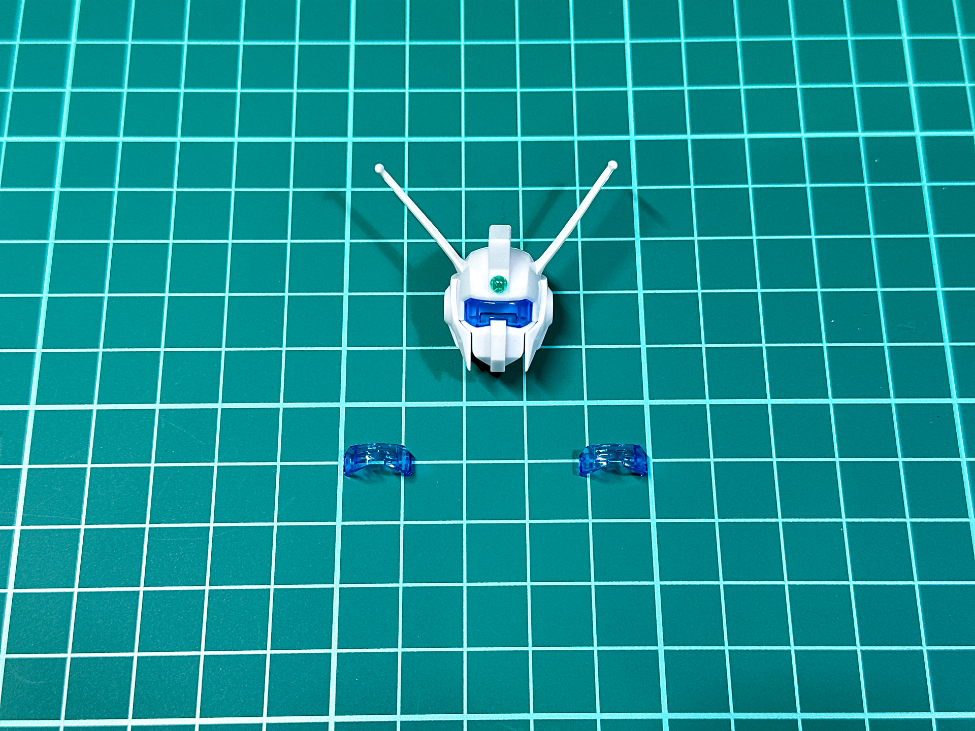 組み立てが完了した頭部パーツ。