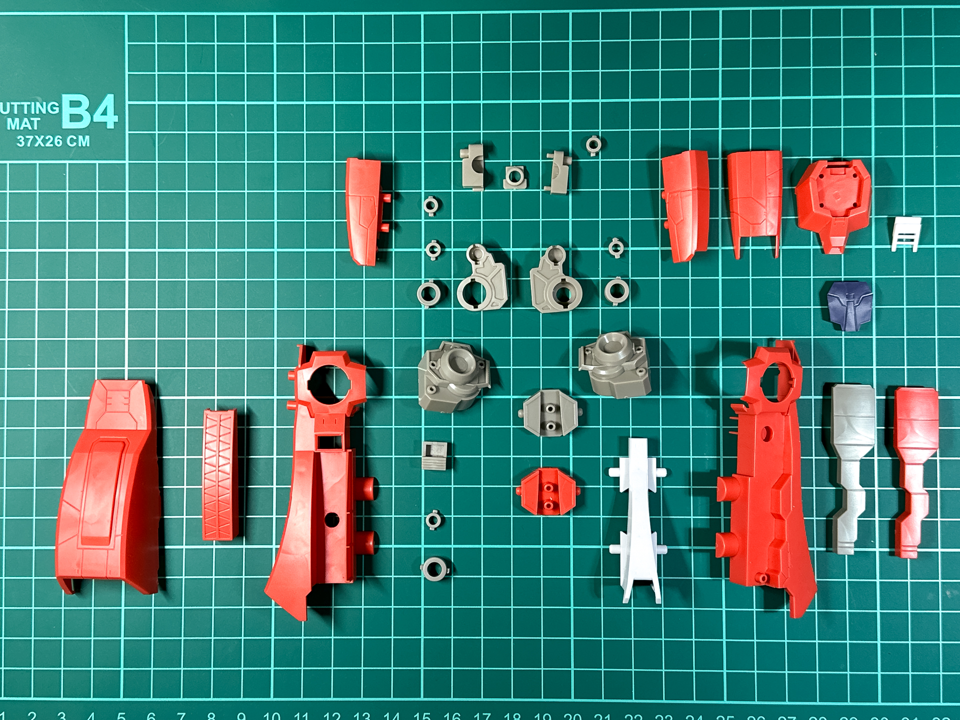 パーツ状態での脚部パーツ。全30パーツにて構成されています。