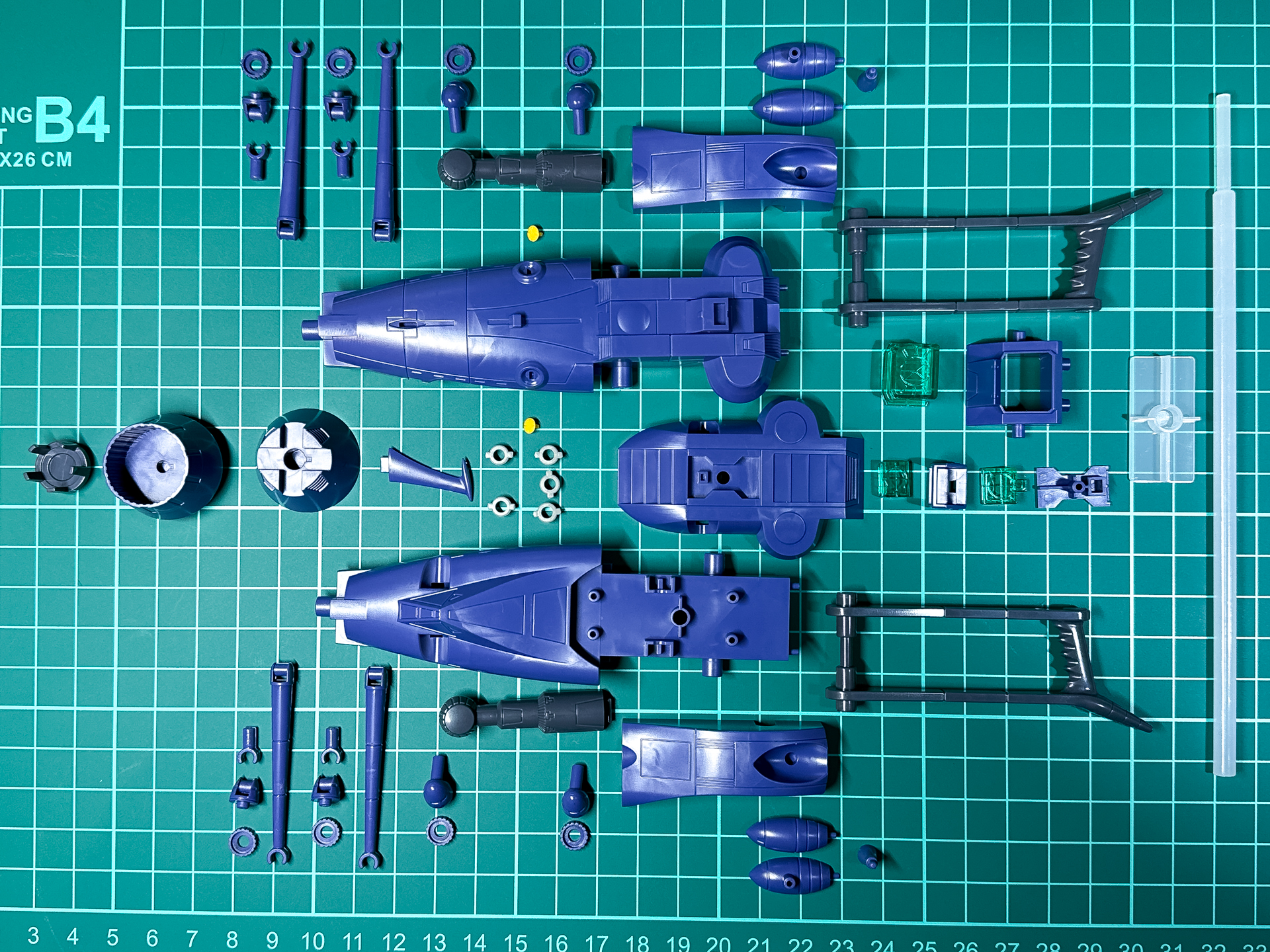 組み立て前の波動ガンは交換用脚部パーツを含め全58パーツにて構成されています。