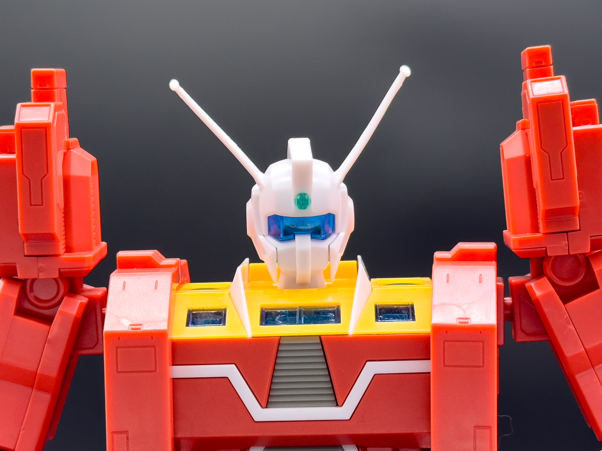 イデオンのバイザー形状は3種類から選択可能です。モールドなしのバイザー