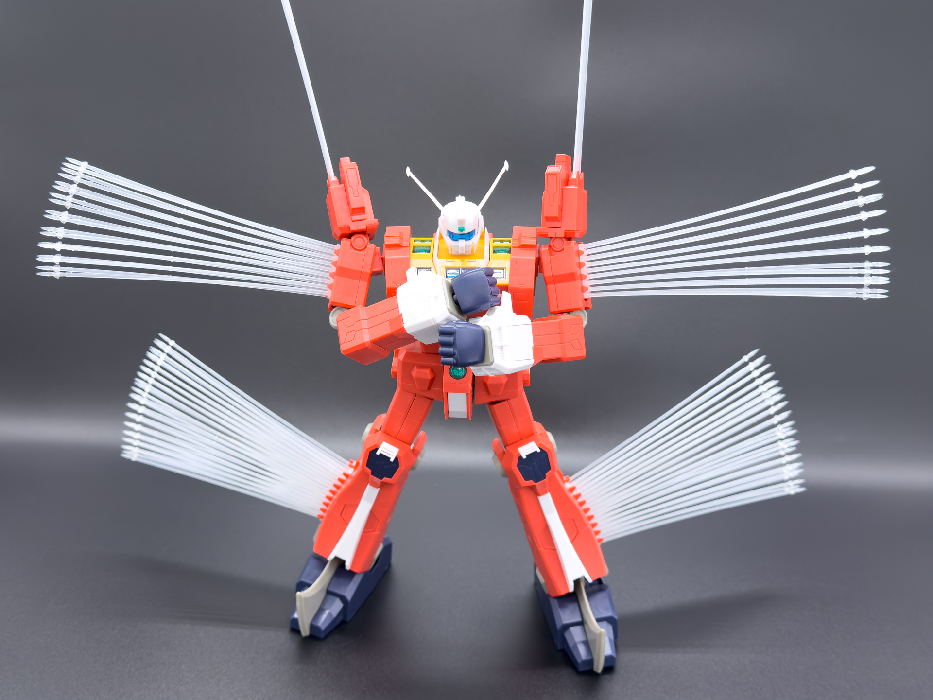 全身から合計106発のミサイルを発射できます。