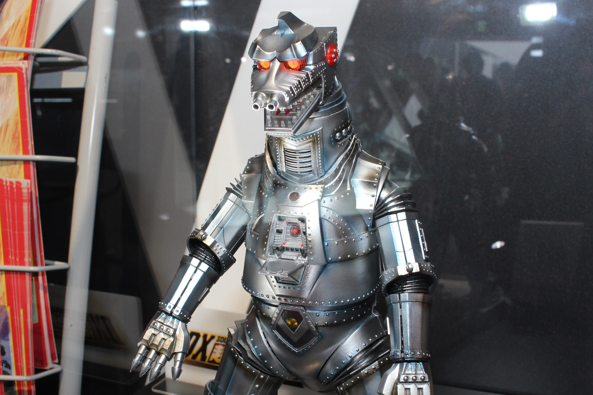 どことなく愛嬌のある初代メカゴジラを全高270mmのビッグサイズで立体化