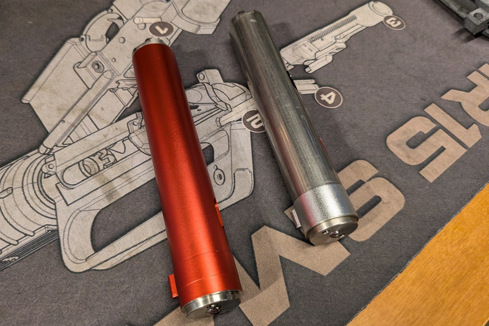 左が「SPEED STAR」、右が「SYSTEMA INFINITY」のシリンダーユニット