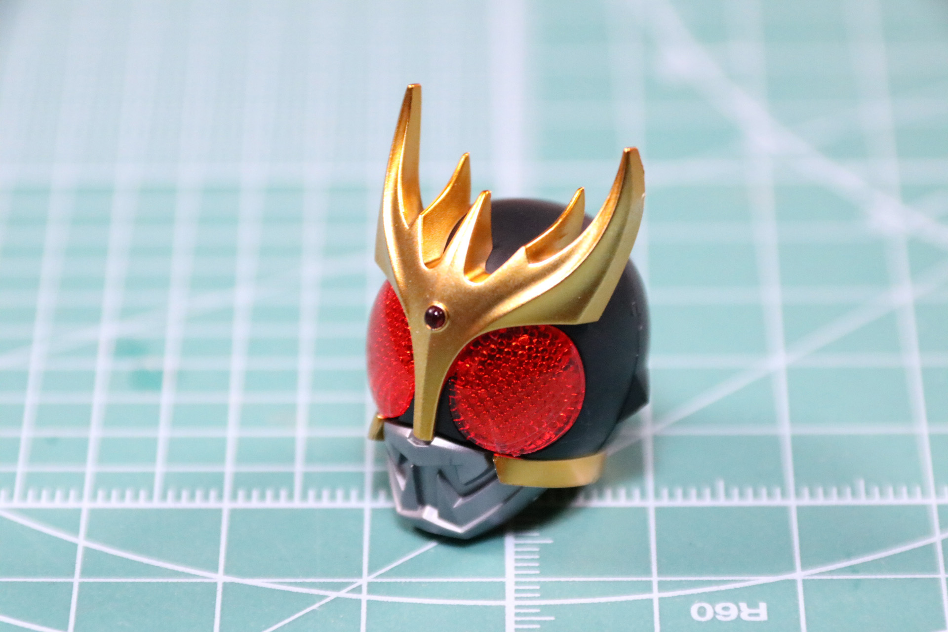 各パーツを組み立てることで頭部が完成