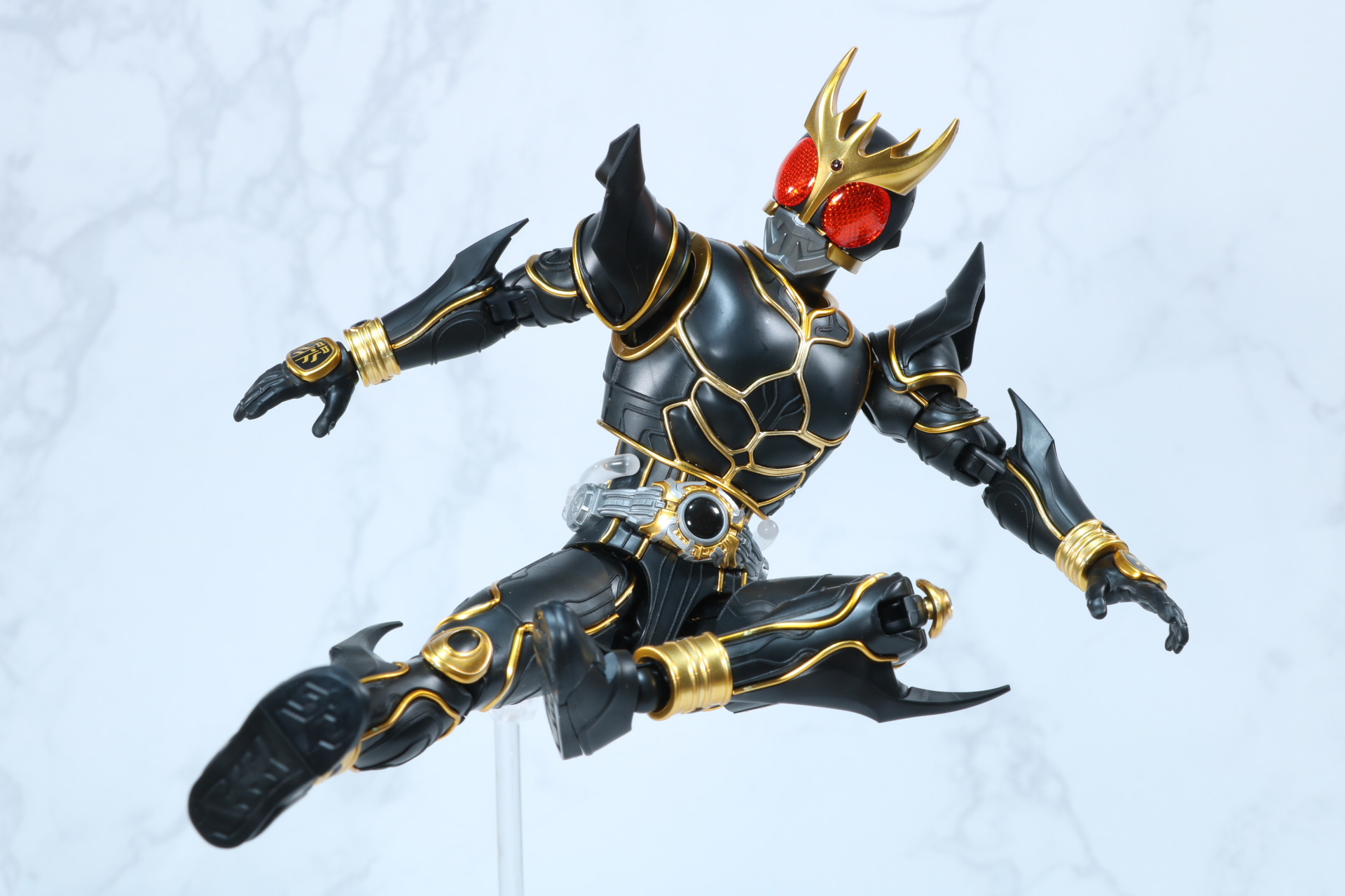 ライダーキックの躍動感ある動きも表現できる