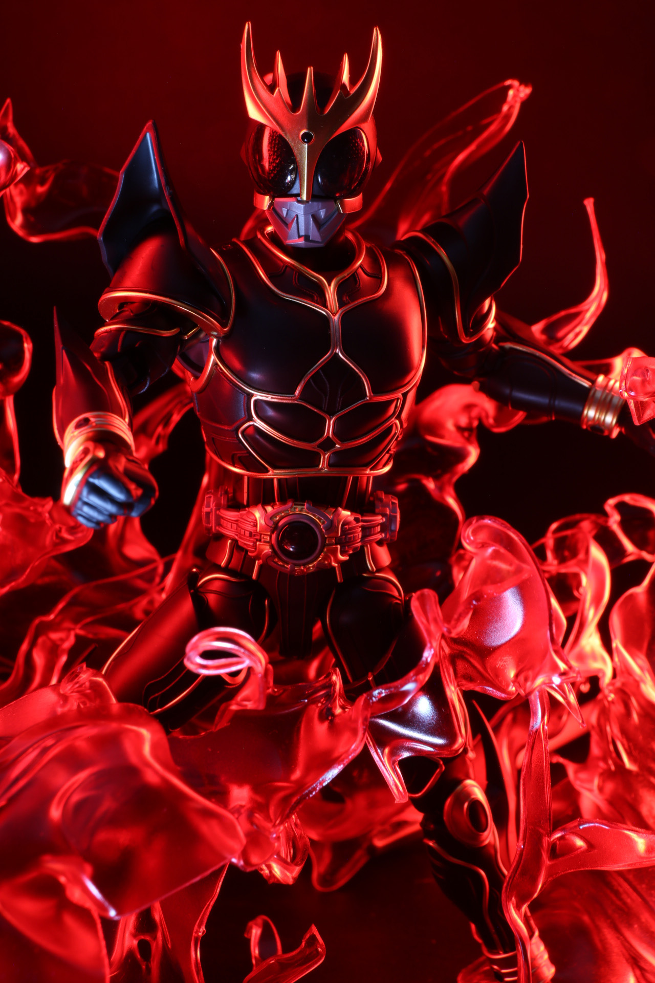 究極の闇をもたらす者と同質の存在。その瞳に光はない