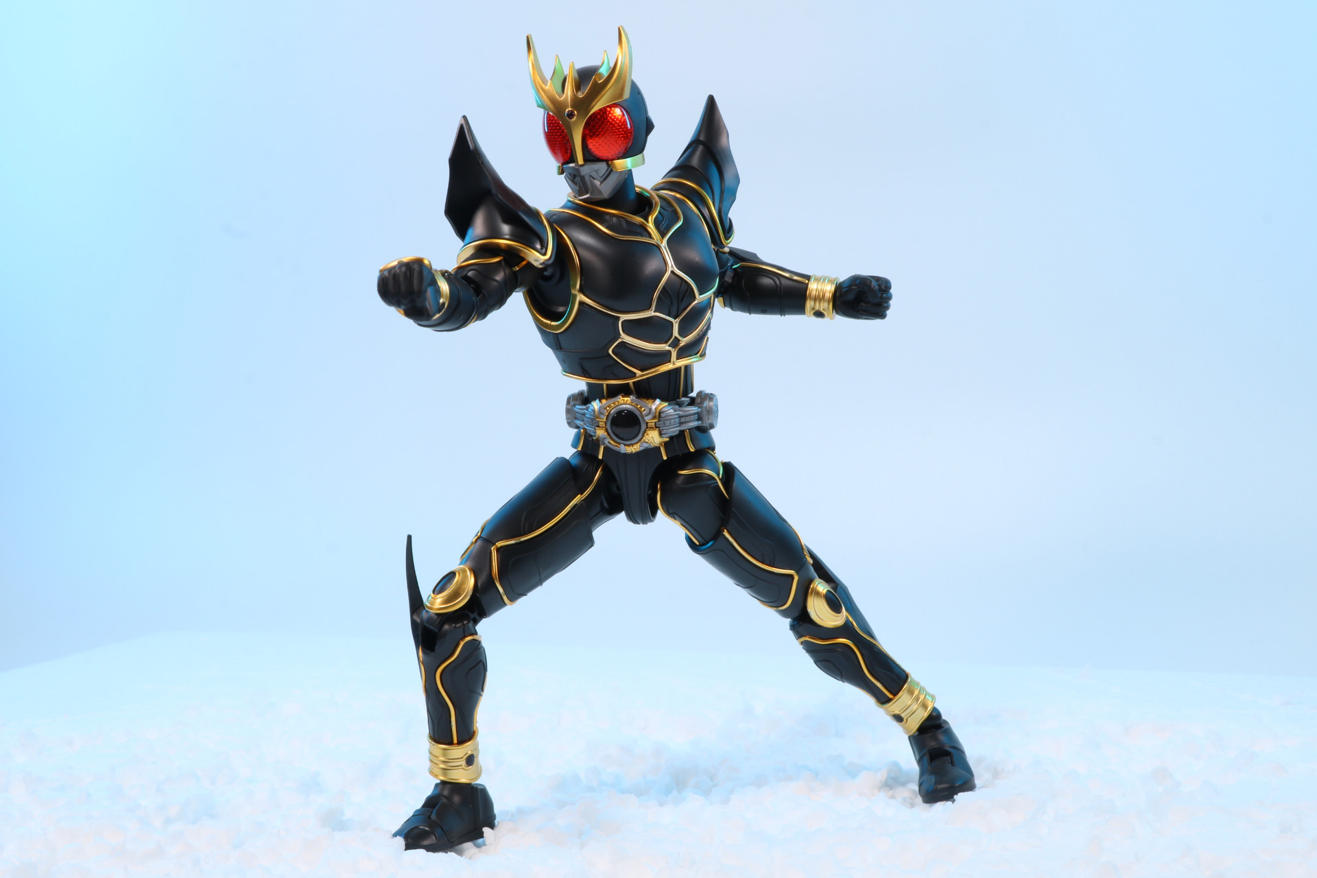 強大な力による拳が唸る