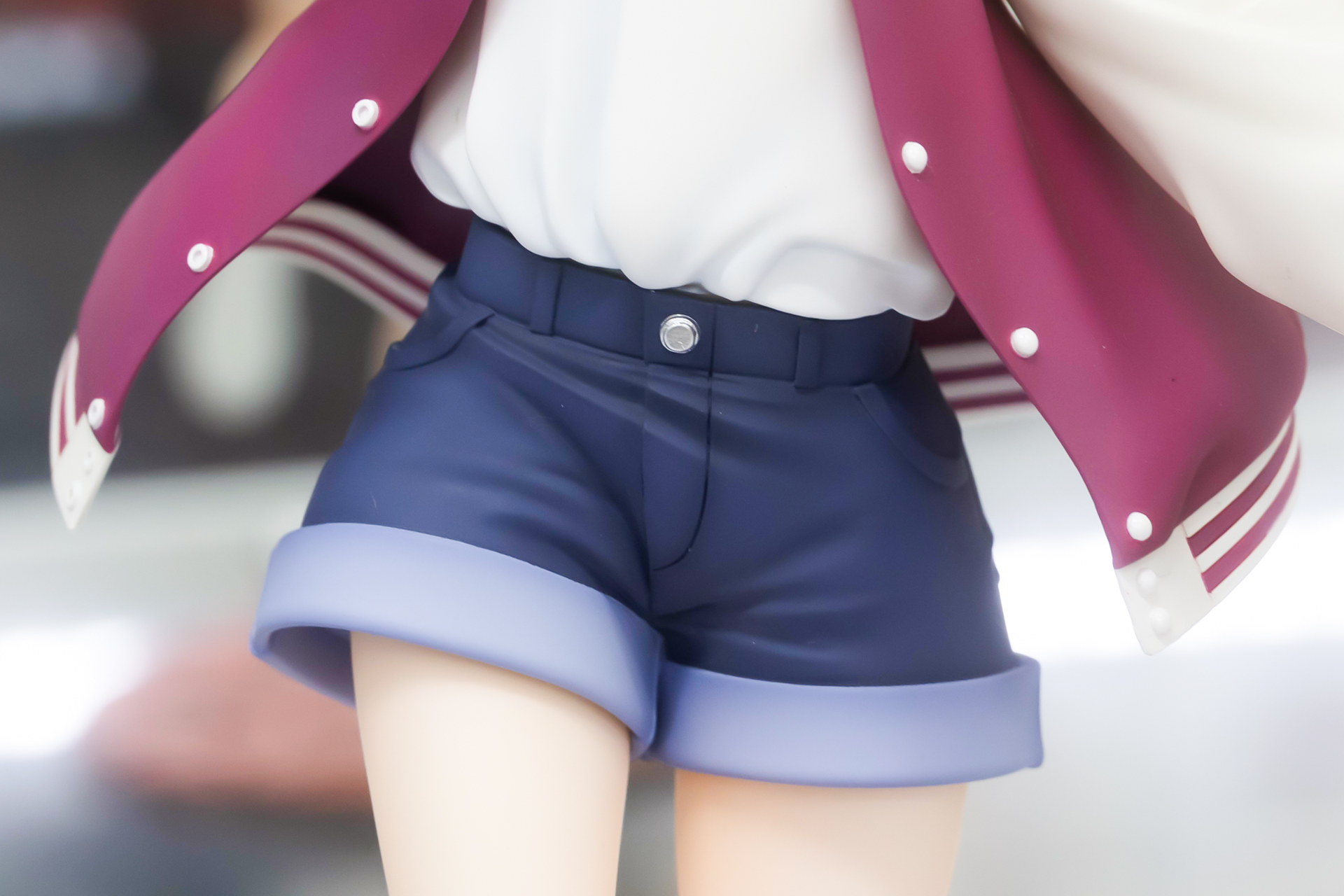 下はホットパンツ姿だ