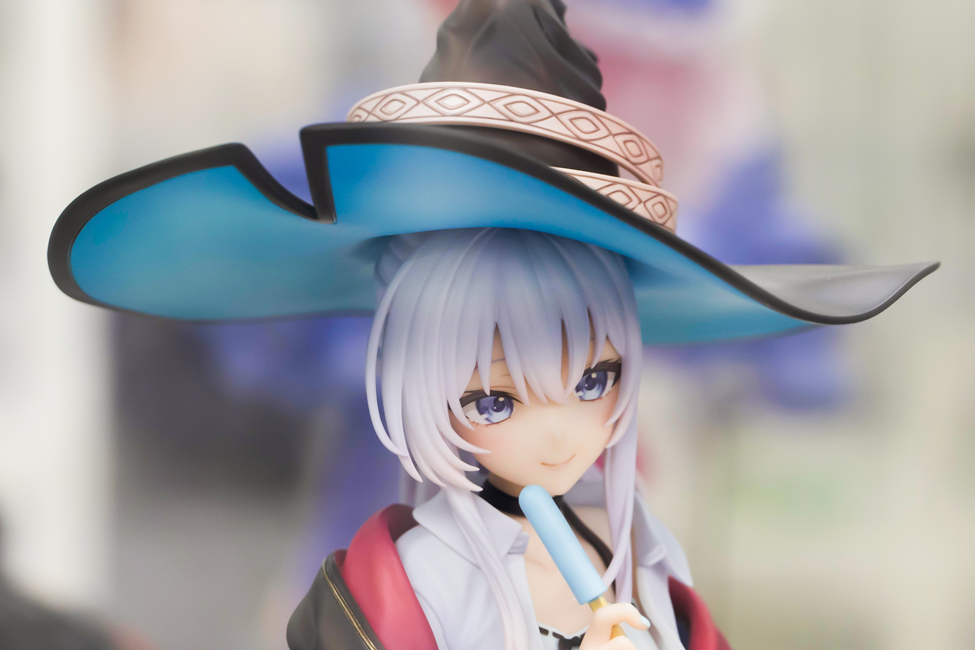 帽子の内側が青いところもキレイだ