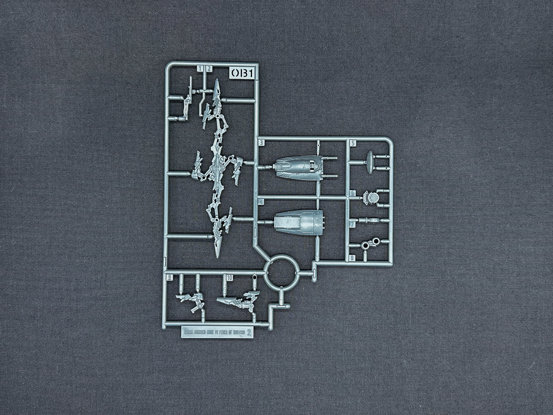 スティールヘイズの武装を構成するランナー。クリアパーツ含め全てPS樹脂にて成型されています。