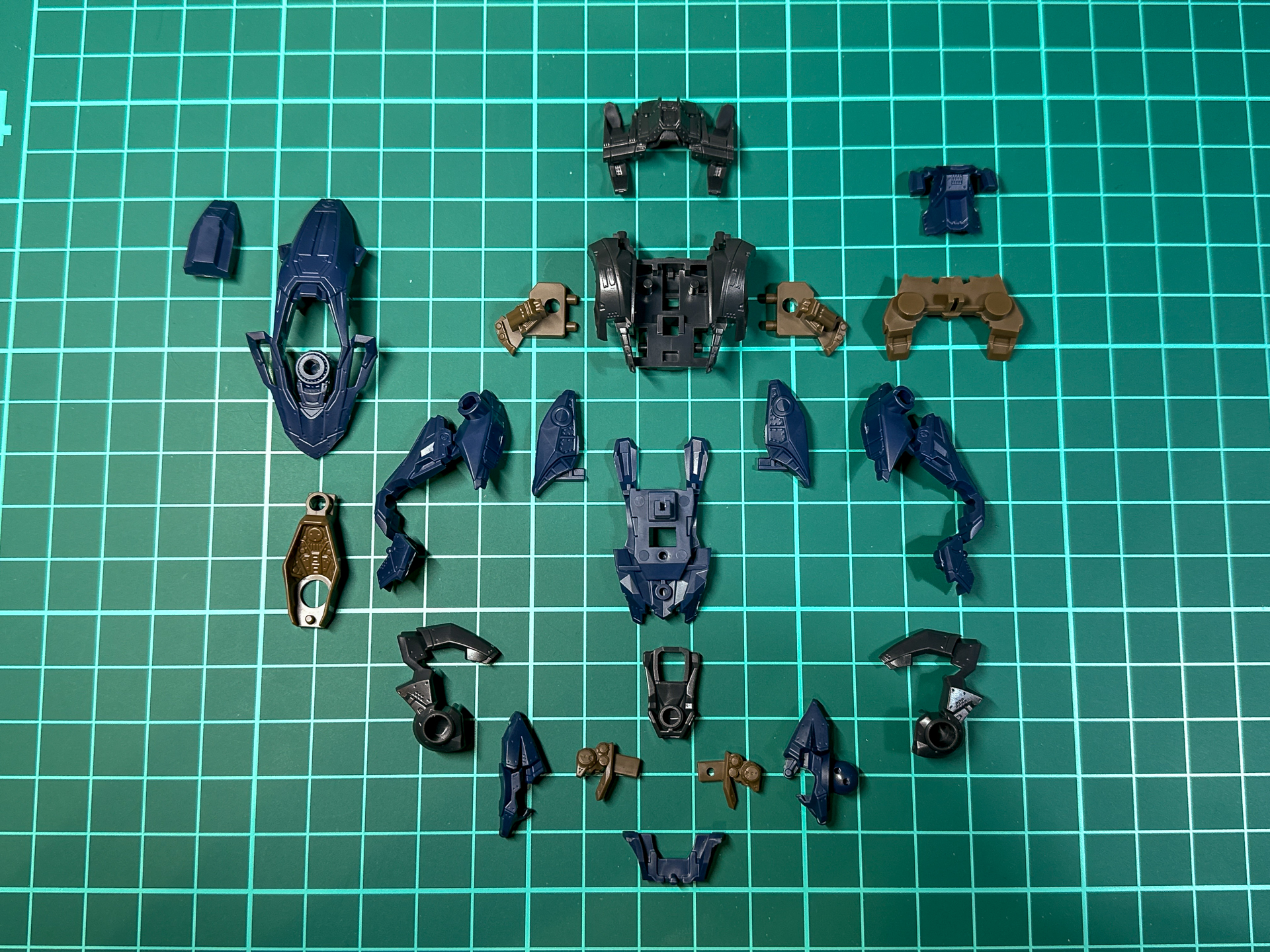 パーツ状態での胴体パーツ。全22パーツにて構成されています。