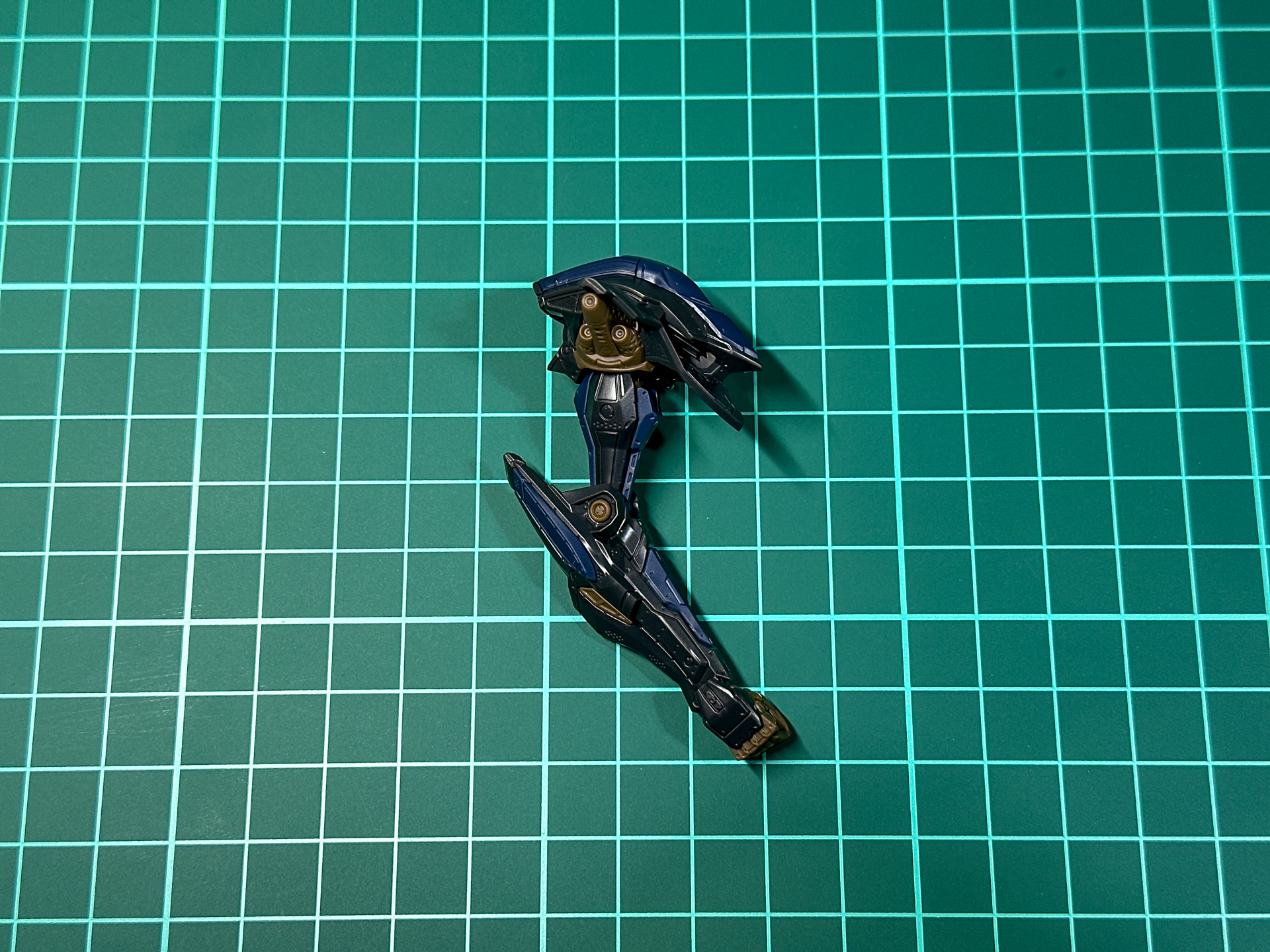 組み立てが完了した腕部パーツ。ハンドパーツは武器持ち手用のみとなっています。