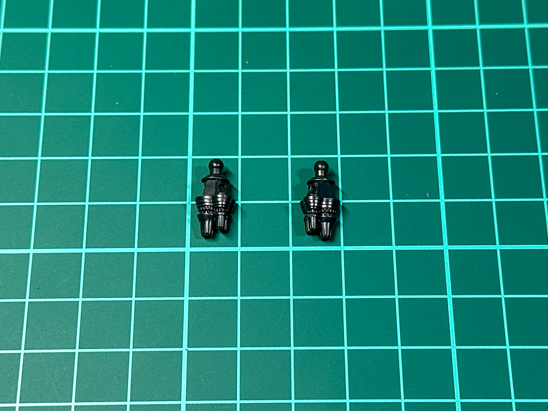 組み立てが完了したブースタ。接続ジョイントはシリーズ共通のボールジョイントとなっているようです。