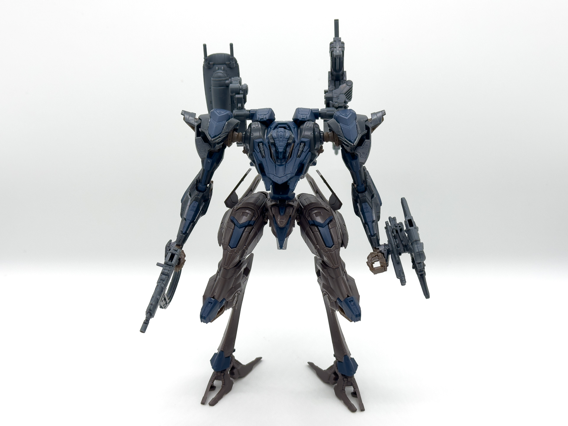 素立ち状態のスティールヘイズ。これまでの30MMキットと異なるプロポーションとなっています。