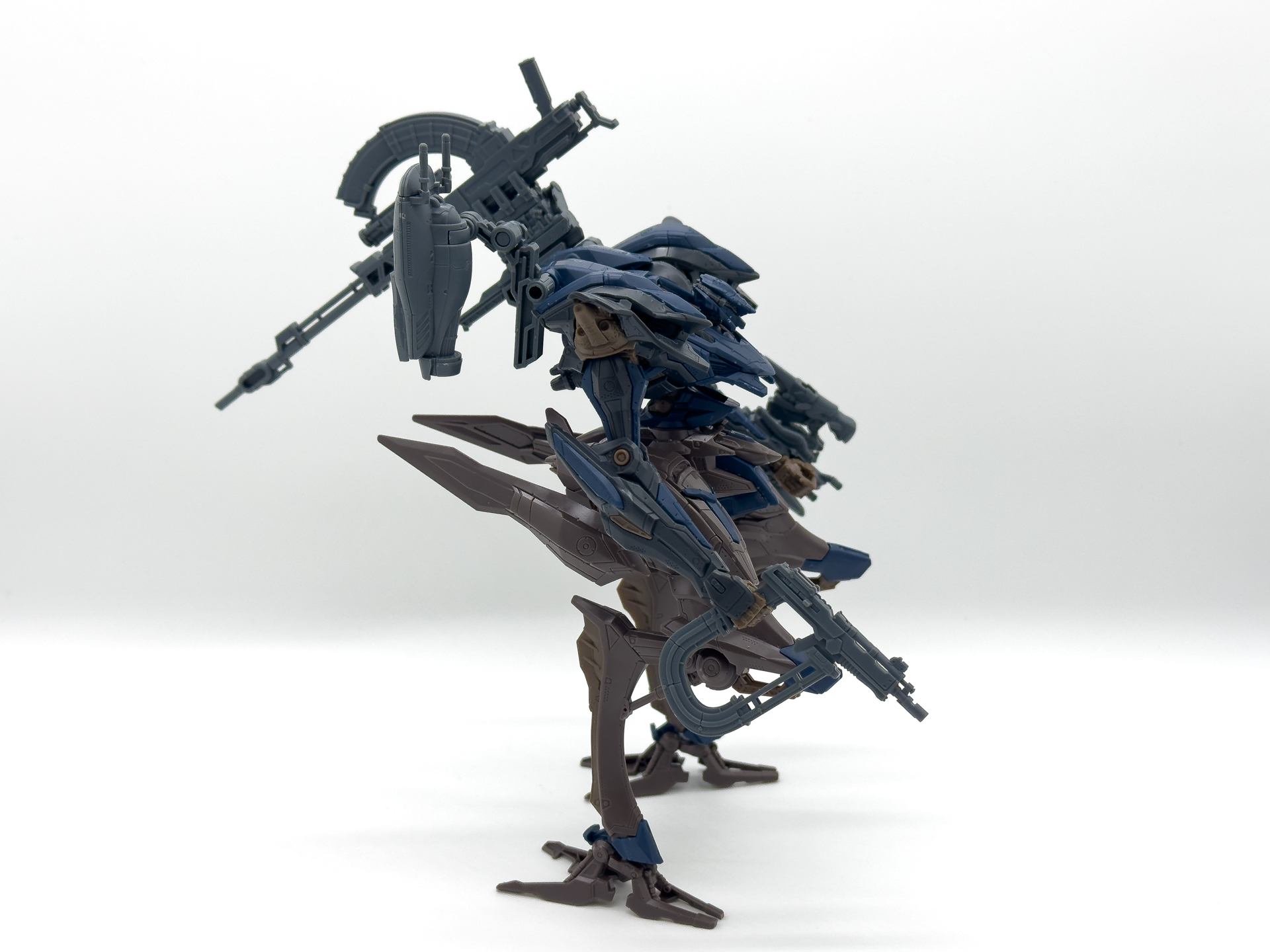 素立ち状態のスティールヘイズ。これまでの30MMキットと異なるプロポーションとなっています。