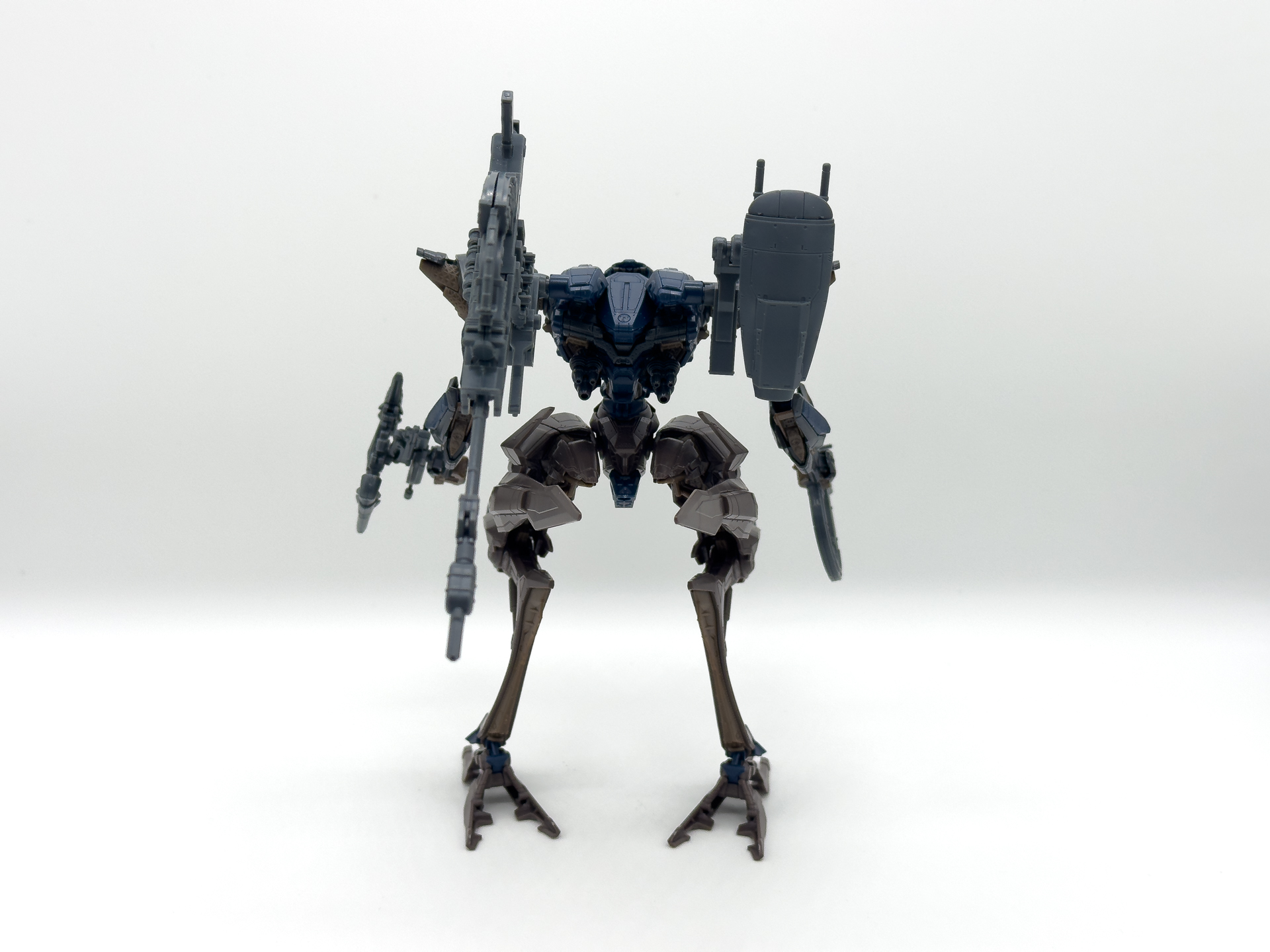 素立ち状態のスティールヘイズ。これまでの30MMキットと異なるプロポーションとなっています。