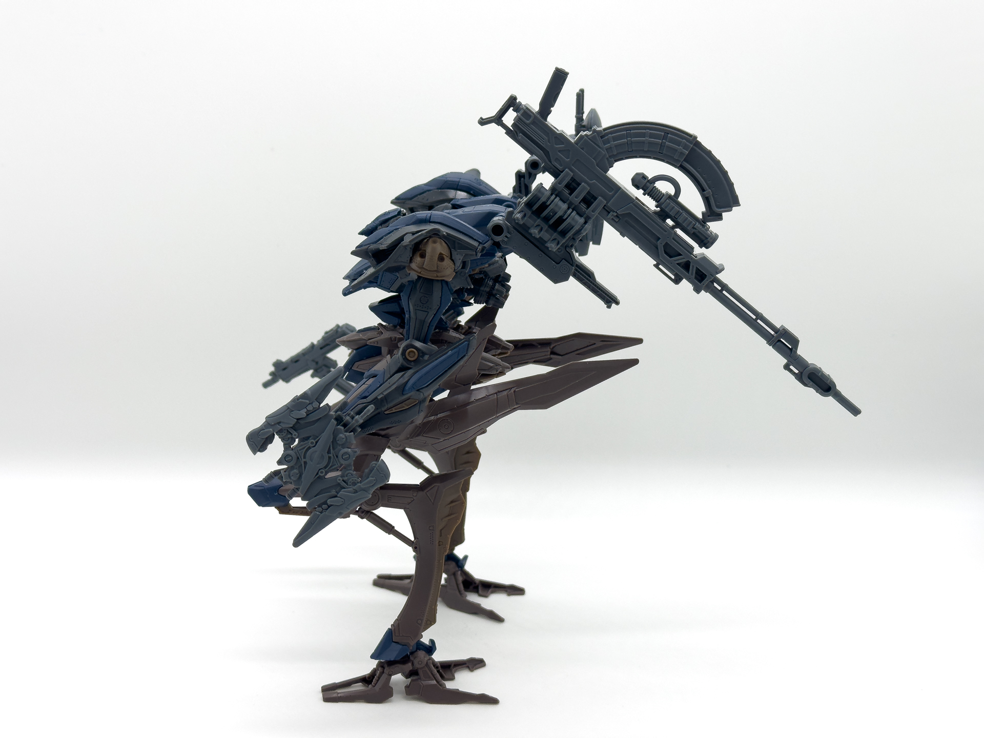 素立ち状態のスティールヘイズ。これまでの30MMキットと異なるプロポーションとなっています。