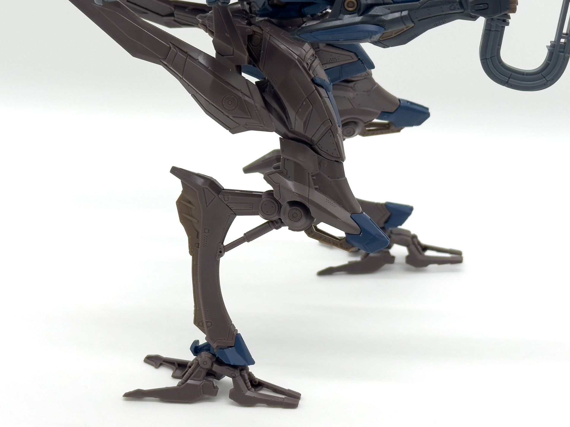 脚部のアップ。一見不安定に見えますがバランスには特に問題がありません。