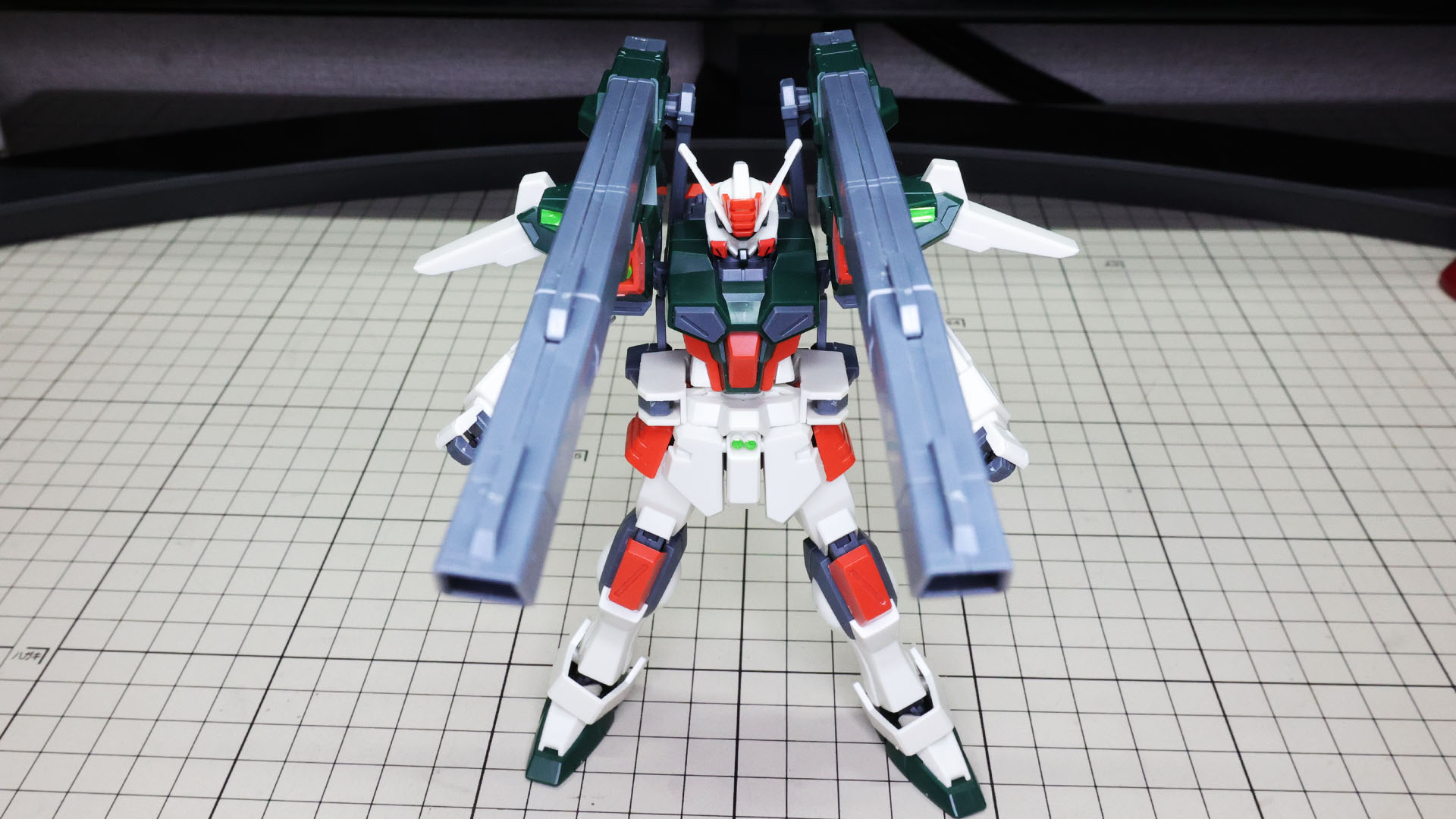 肩に乗せてみました。大型キャノンは脇下に回すこともできるのでそれはギャラリーにて！