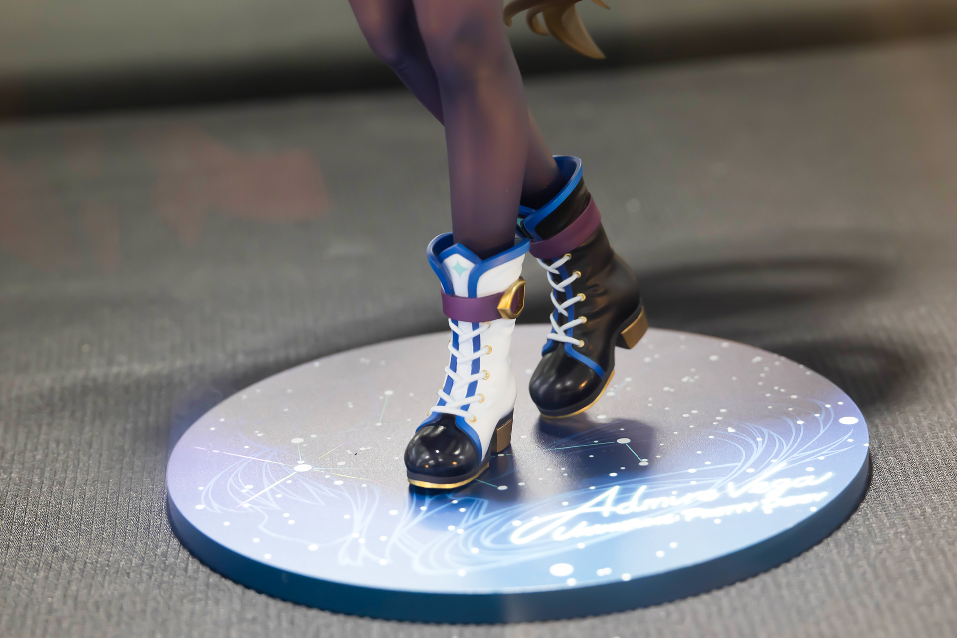 台座部分にはふたご座が描かれている