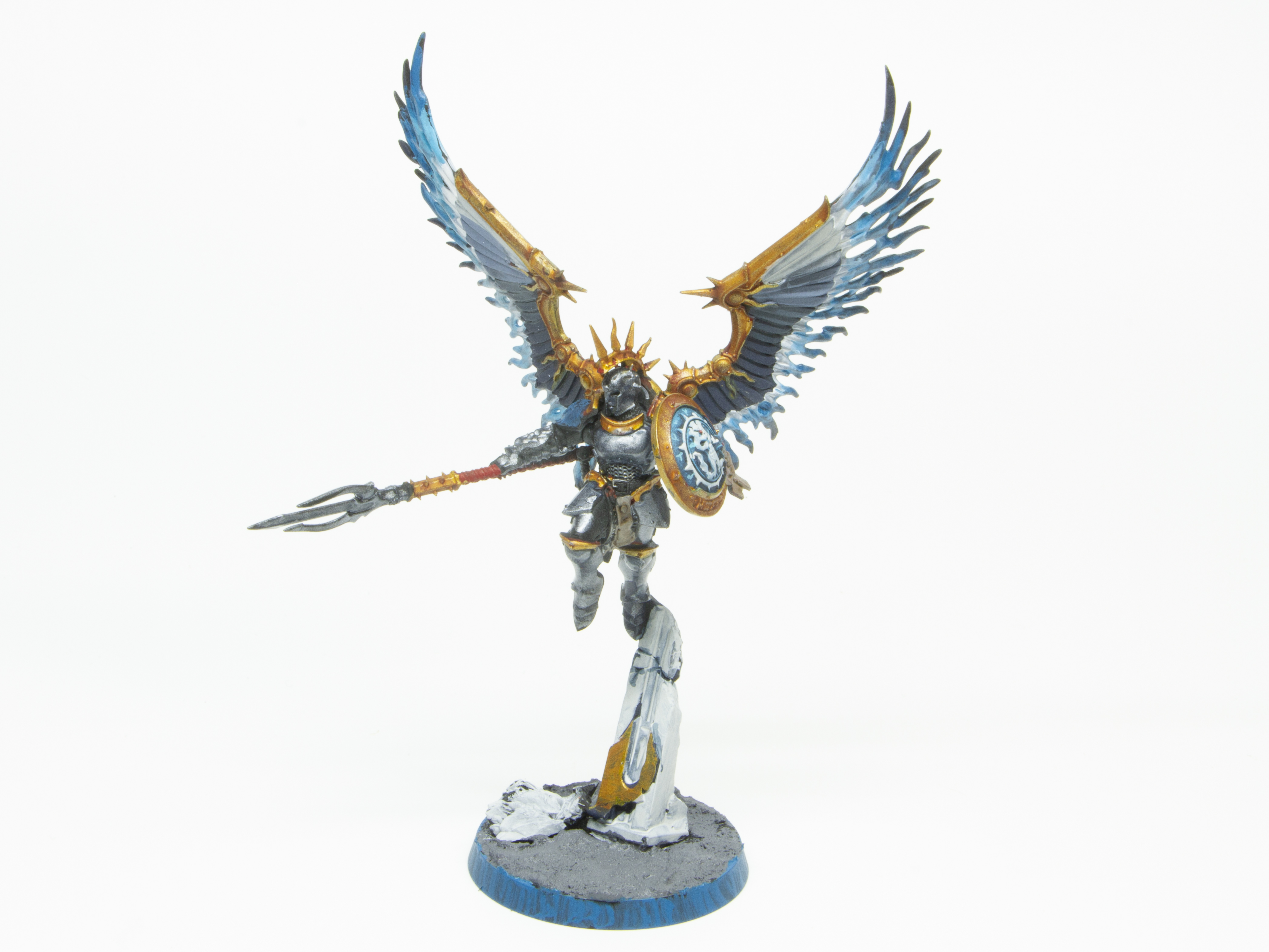 これは魂を鍛え上げて何度も復活する戦士「ストームキャスト・エターナル」の「プロセキューター」。「AoS」全体を通しての主人公的存在で、秩序の大同盟に所属する