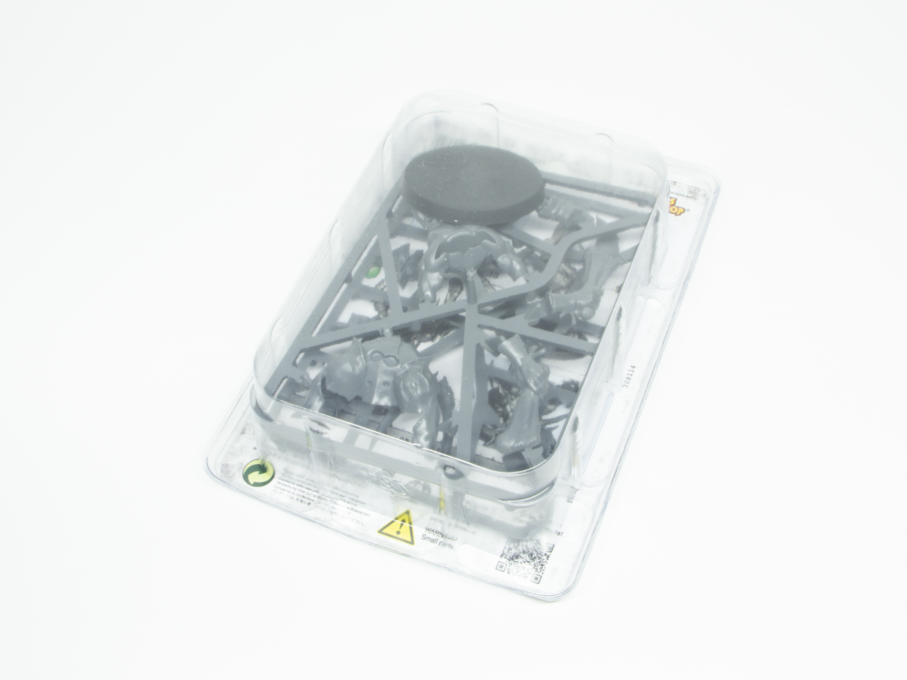 ブリスターパック。ミニチュア1体で販売されているものはこのパッケージであることが多い