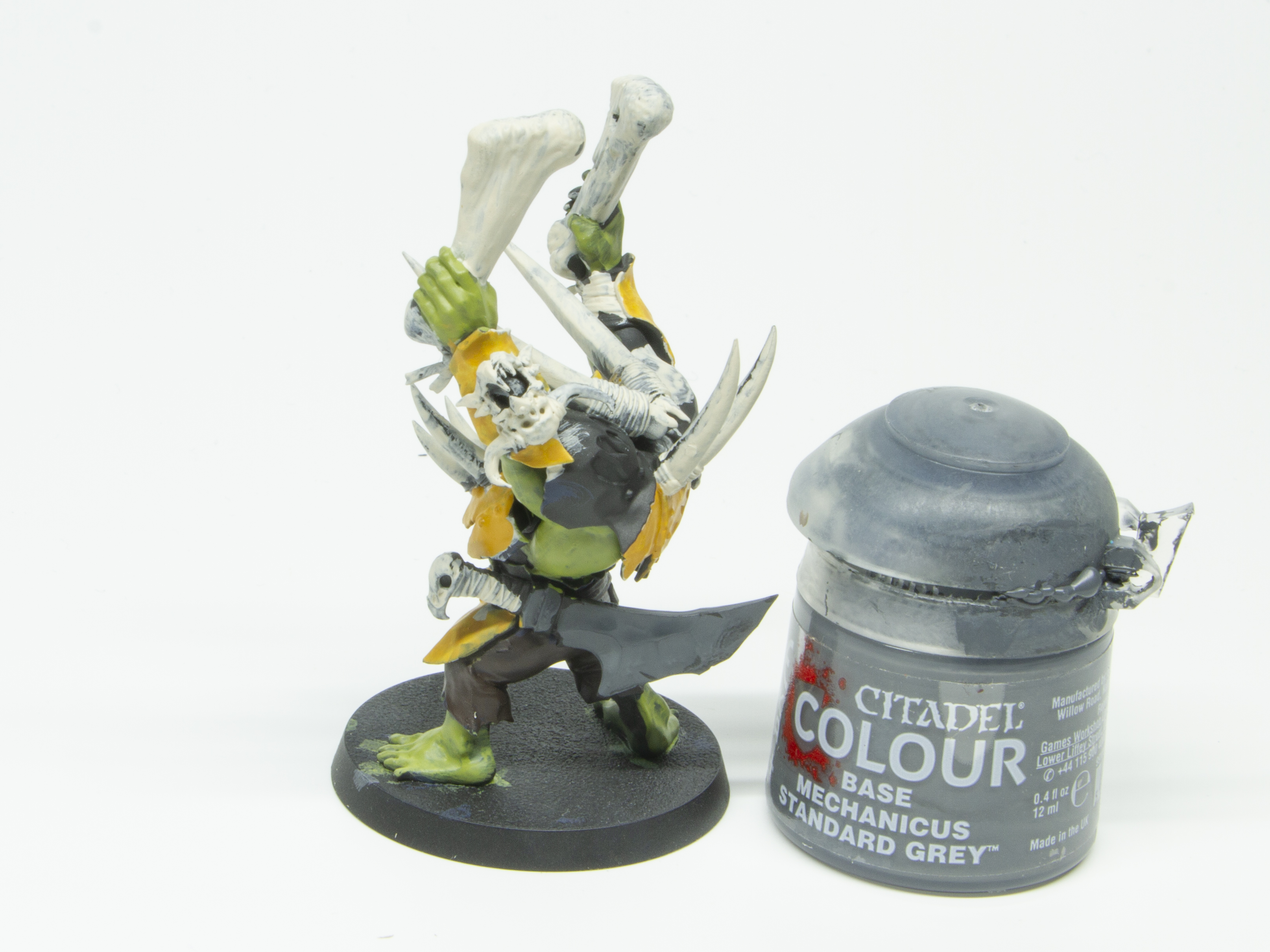 「メカニカス・スタンダードグレー」でチョッパを塗る