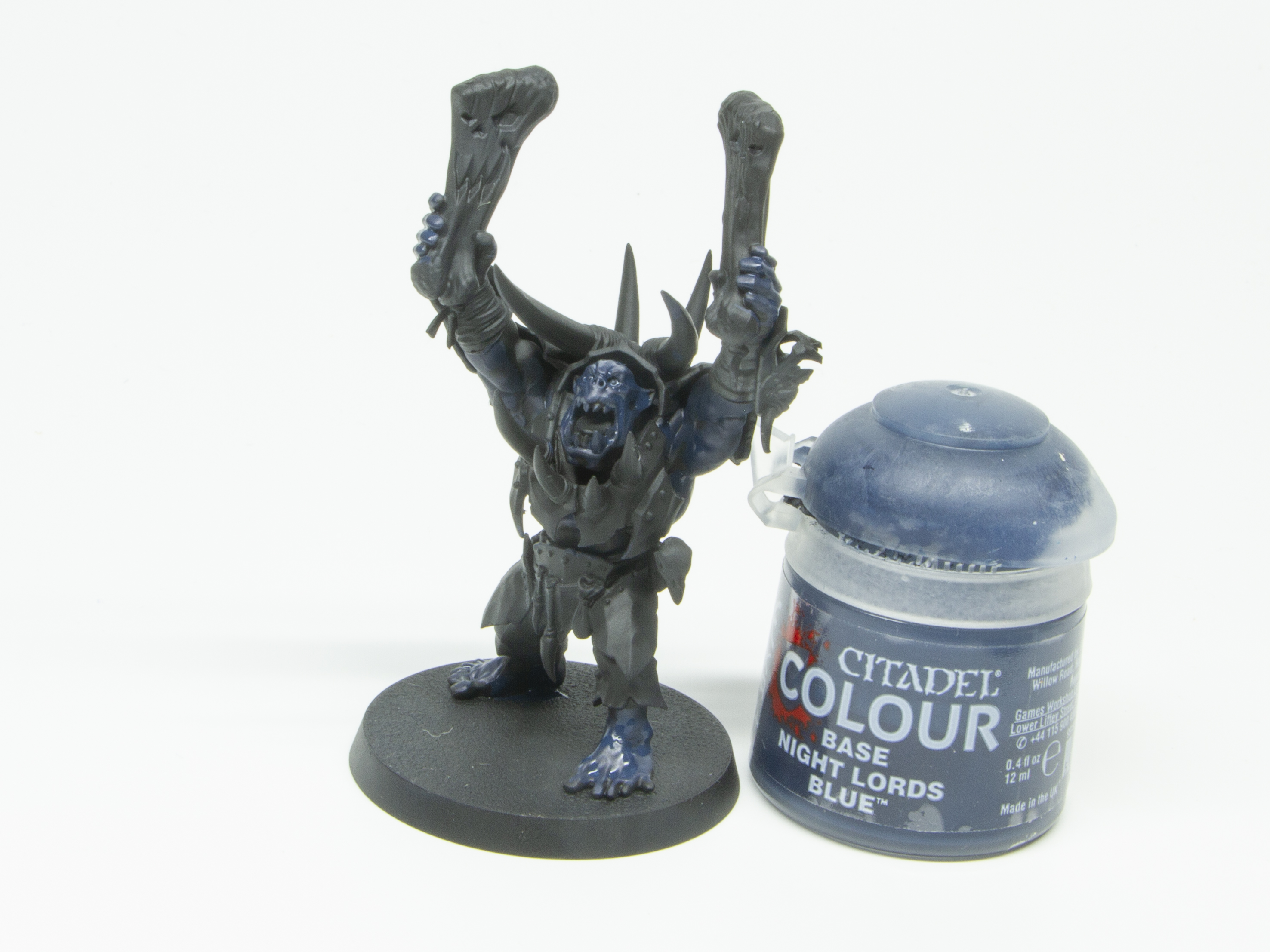 まず10色の時と同様に「ナイトロード・ブルー」でコート