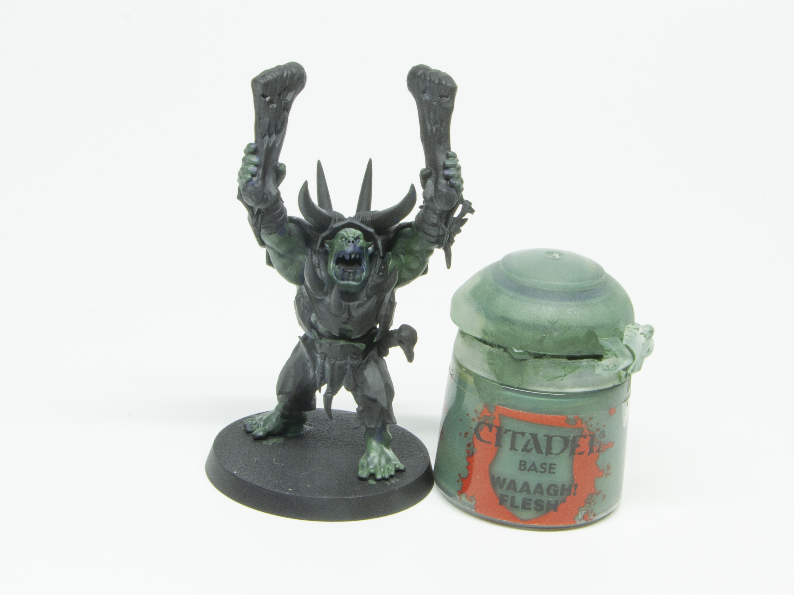 「グアァァァグ！　フレッシュ」を塗る。かなり青緑色に見える