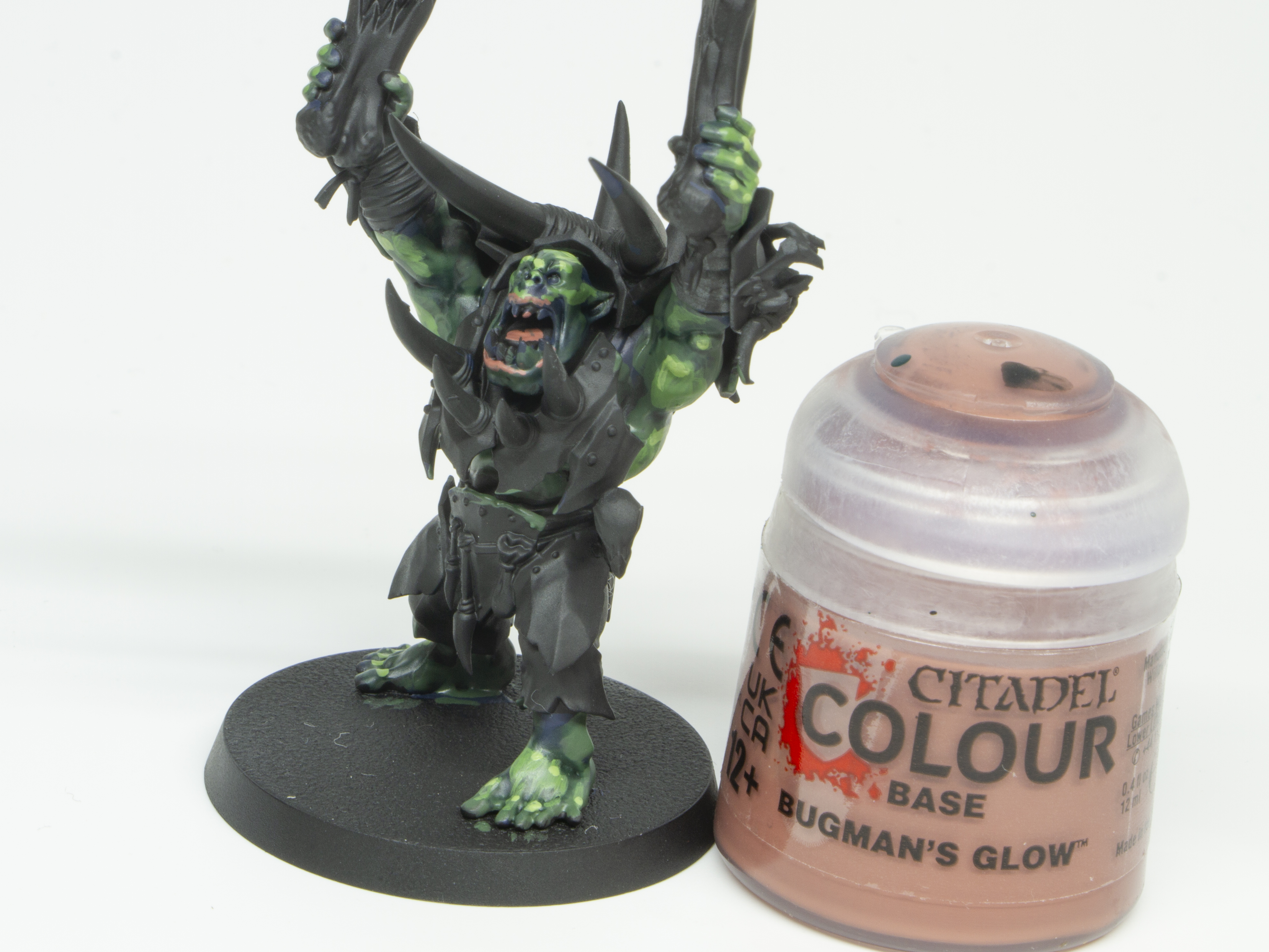 「バグマンズ・グロウ」でくちびると舌を塗る。これがあることでオールクはかわいくなる