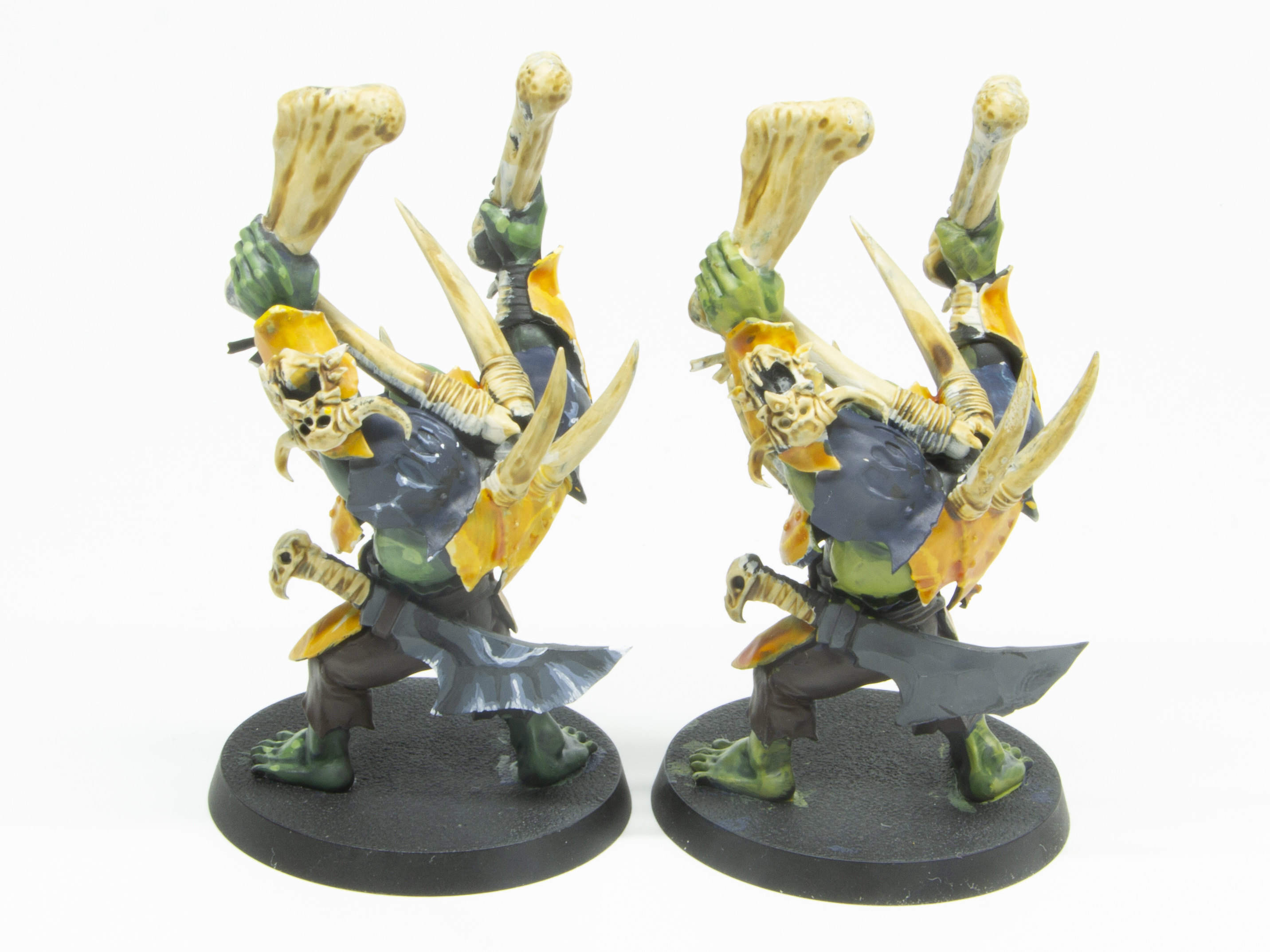 完成形、右が10色で左が20色。ミニチュアは手間を掛けるとカッコよくなる